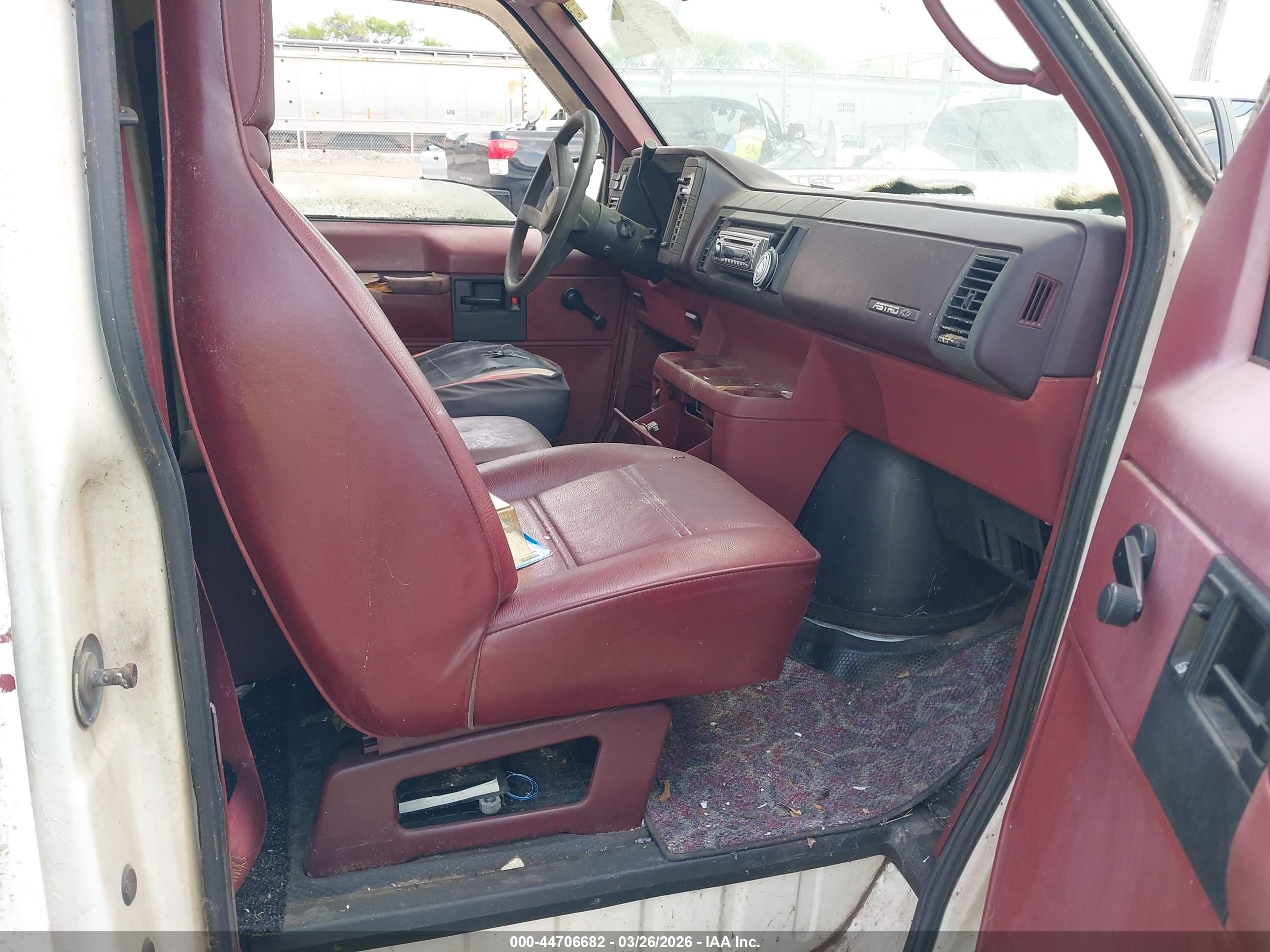 1993 Chevrolet Astro   White vin: 1GCDM15Z0PB116784