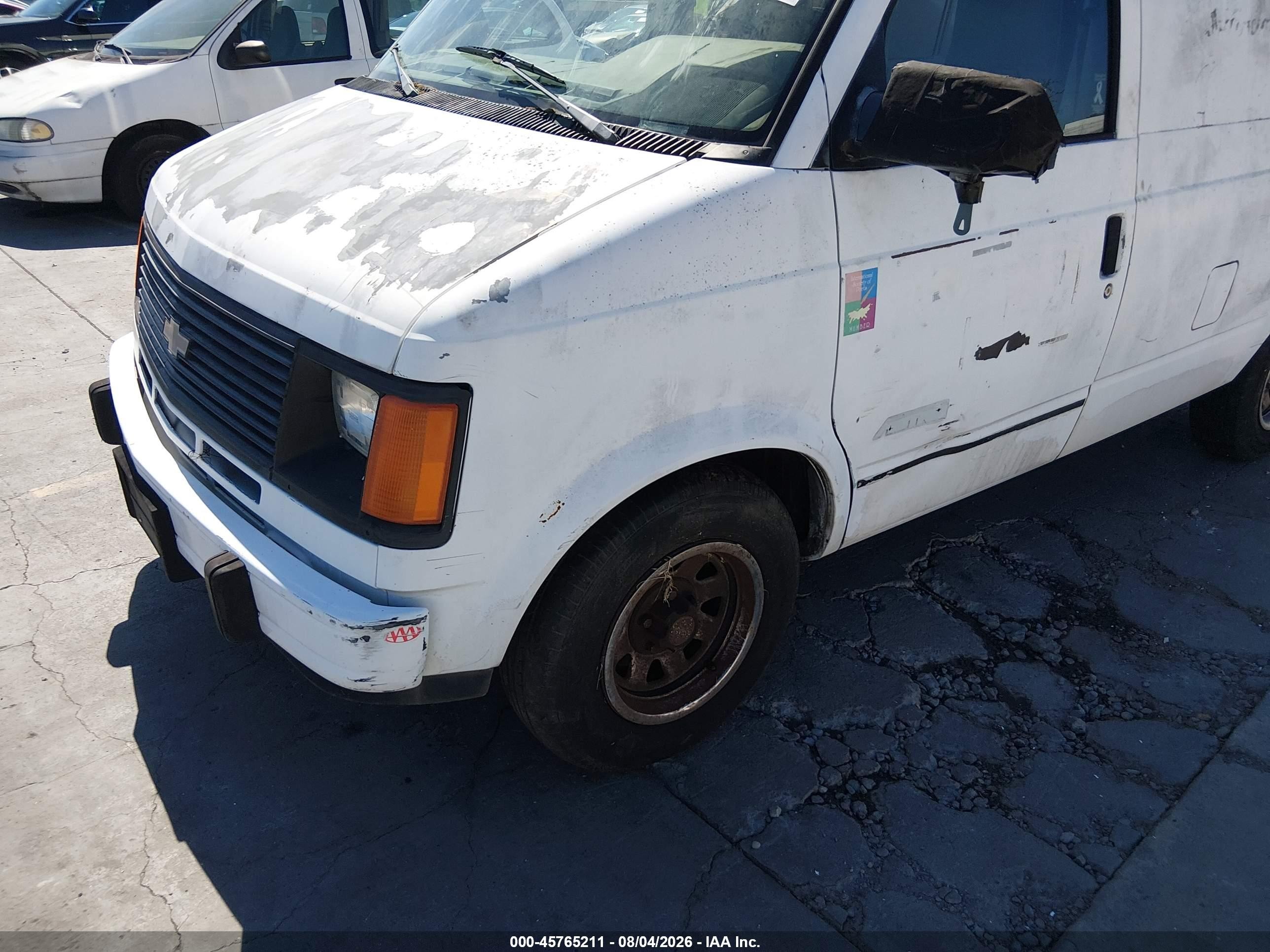 1993 Chevrolet Astro   Белый vin: 1GCDM15Z6PB125425
