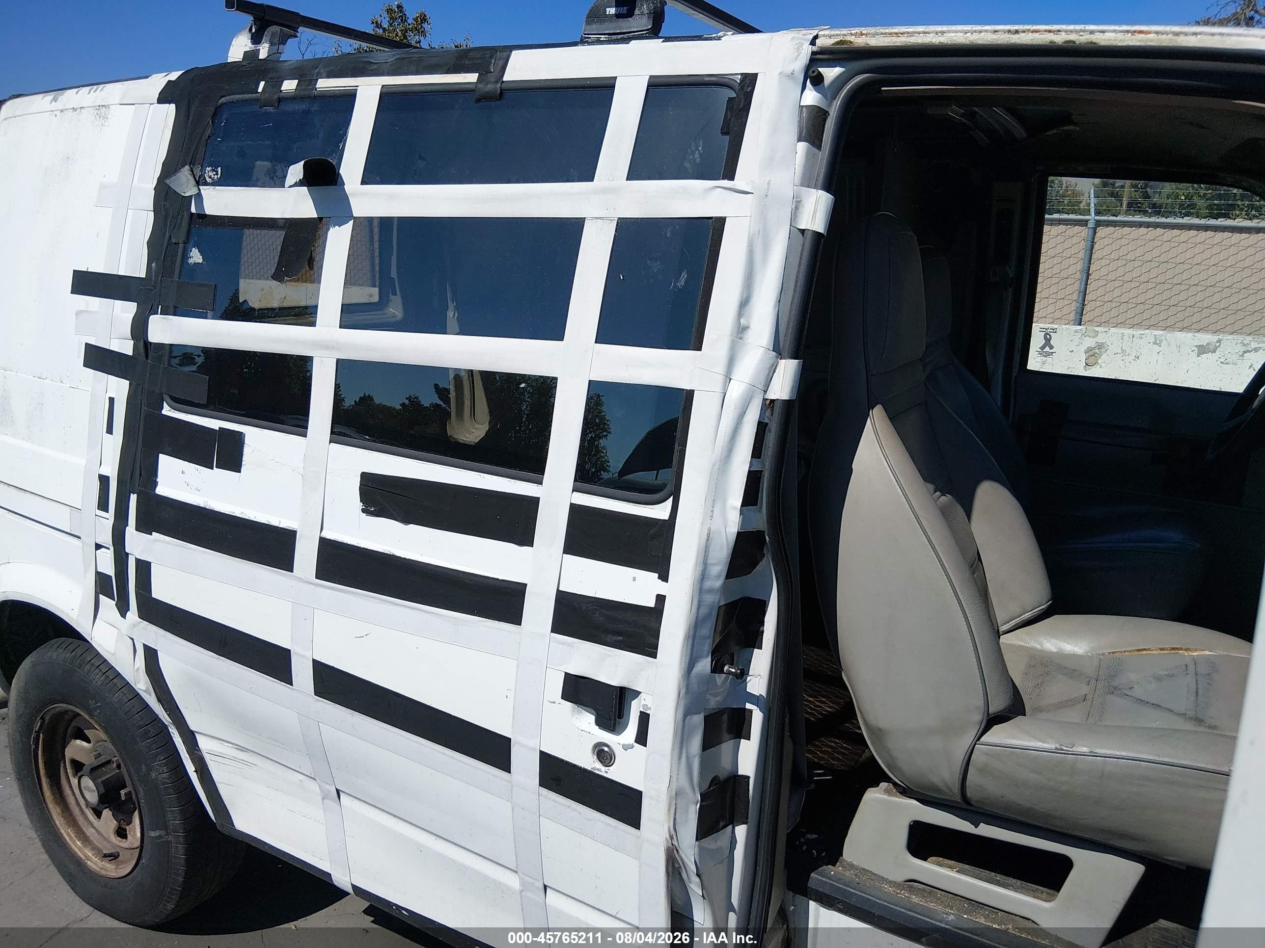 1993 Chevrolet Astro   Белый vin: 1GCDM15Z6PB125425