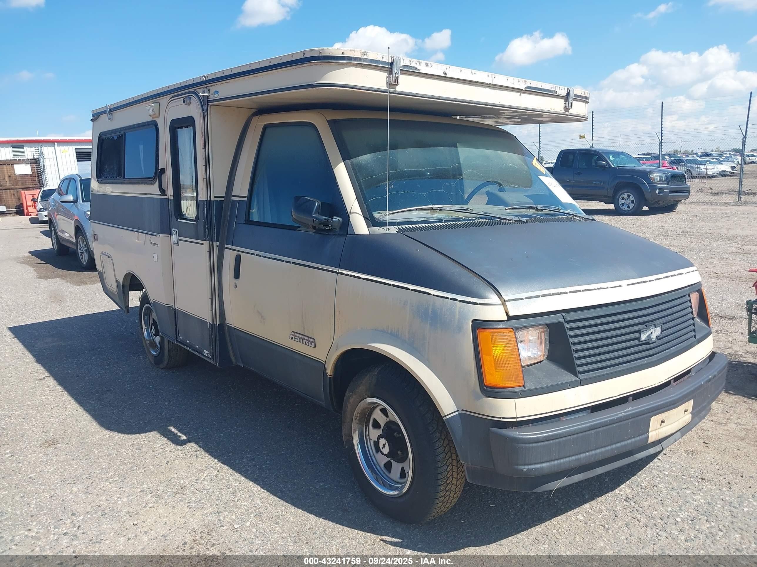 1988 Chevrolet Astro   Cream vin: 1GCDM15ZXJB139481
