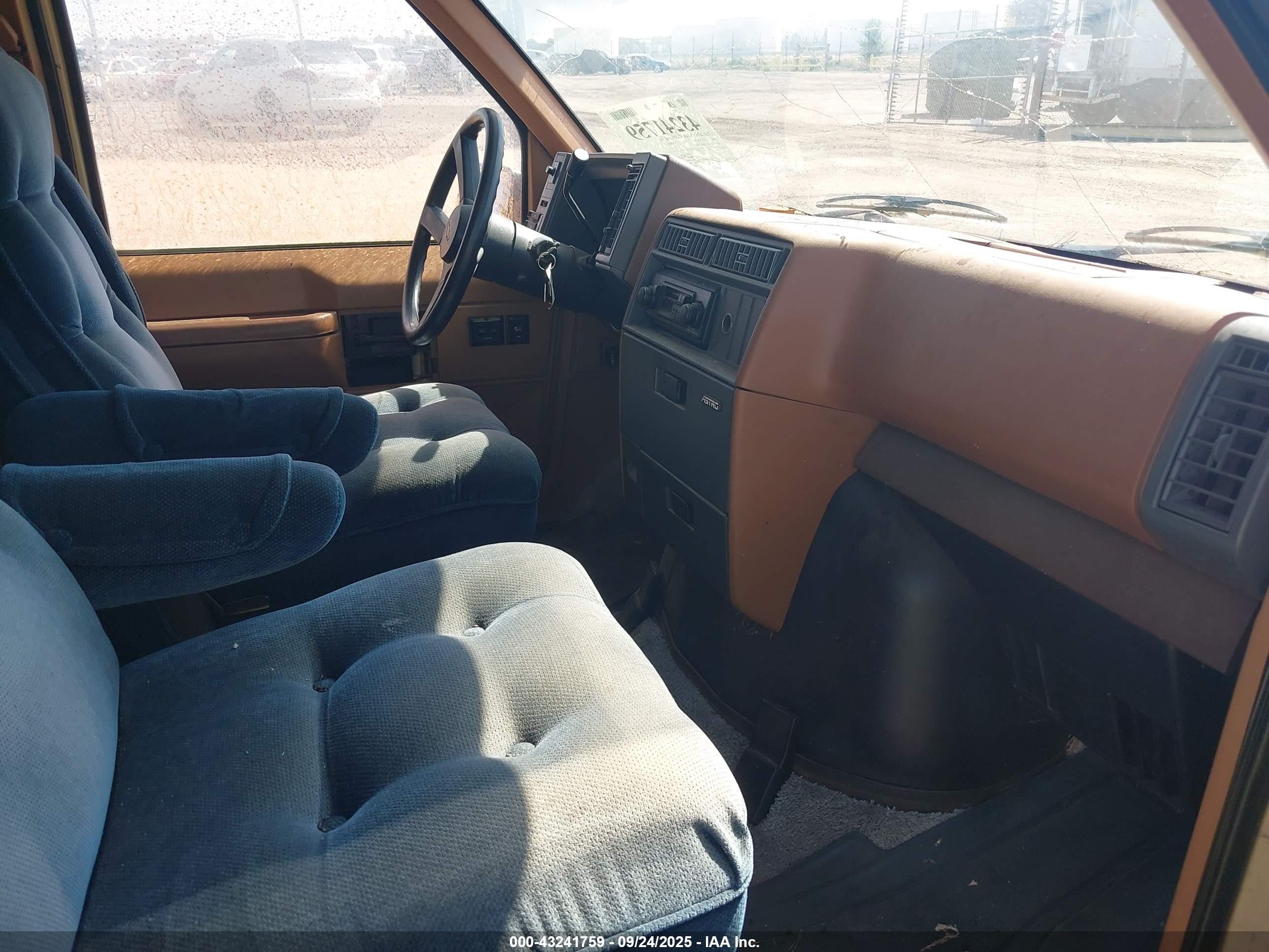 1988 Chevrolet Astro   Cream vin: 1GCDM15ZXJB139481