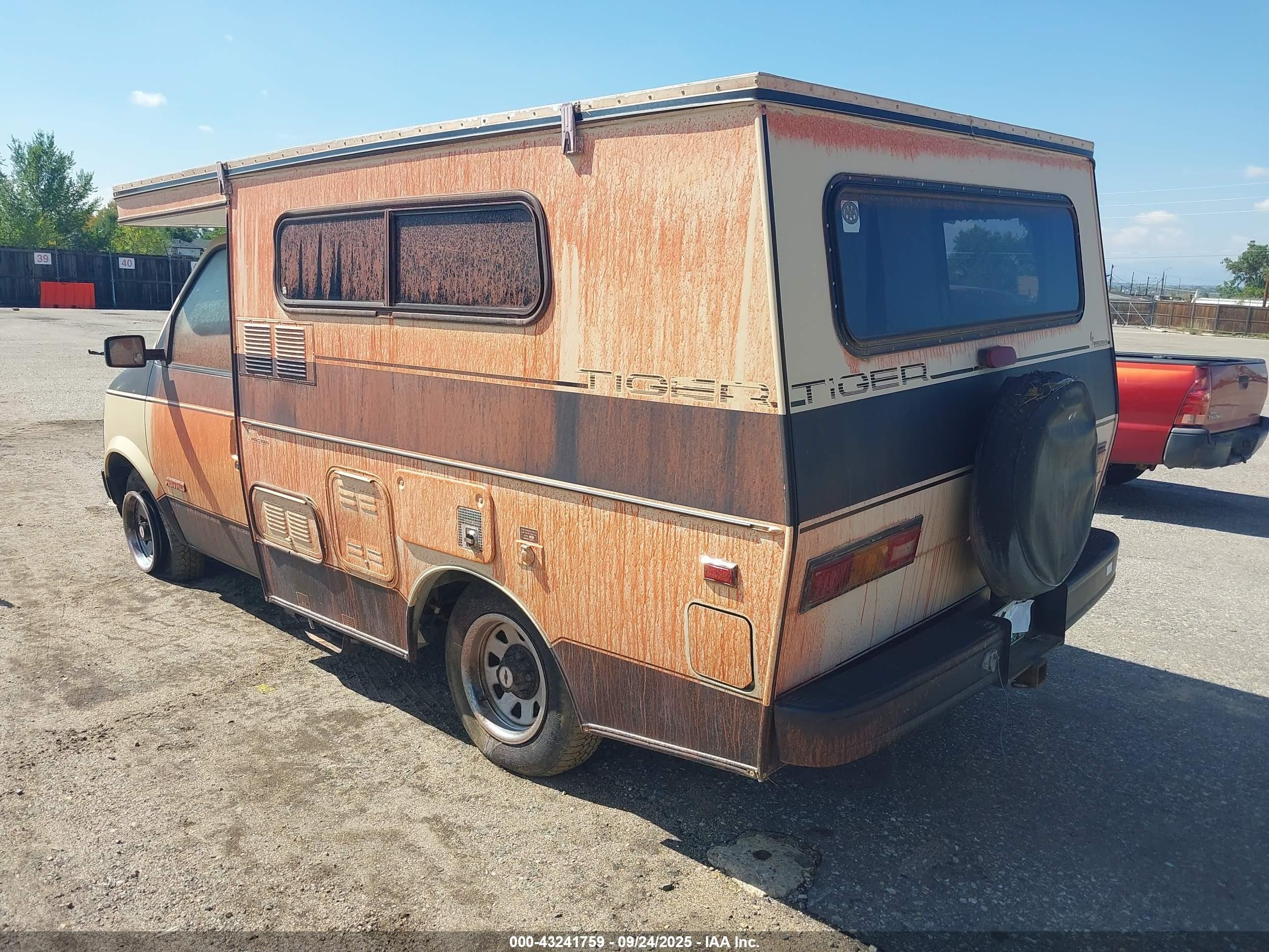 1988 Chevrolet Astro   Cream vin: 1GCDM15ZXJB139481