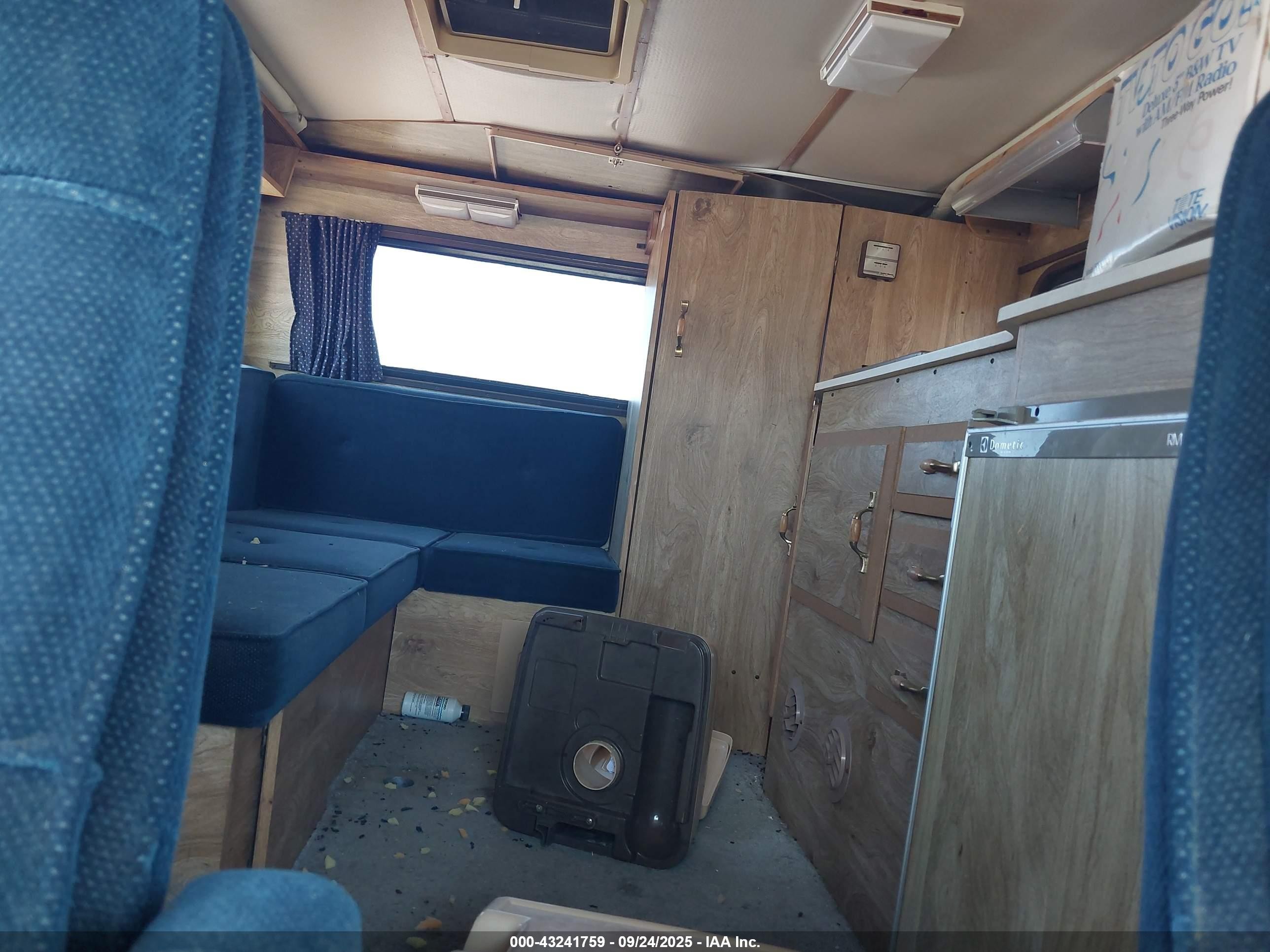1988 Chevrolet Astro   Cream vin: 1GCDM15ZXJB139481
