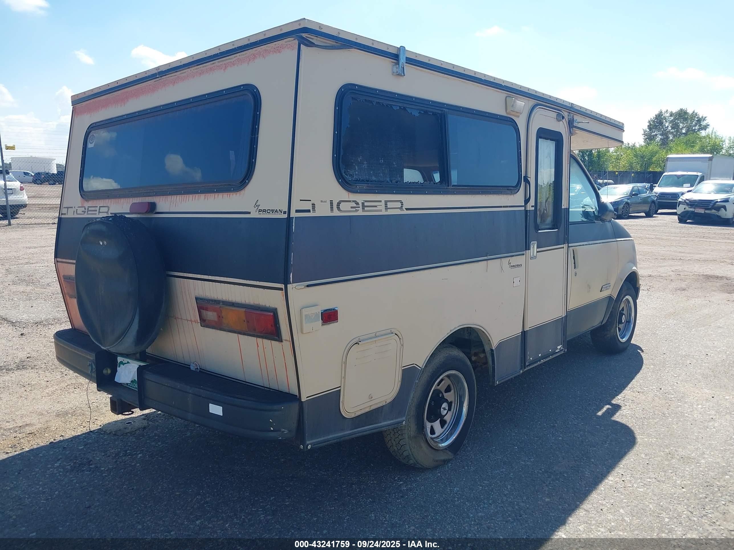 1988 Chevrolet Astro   Cream vin: 1GCDM15ZXJB139481