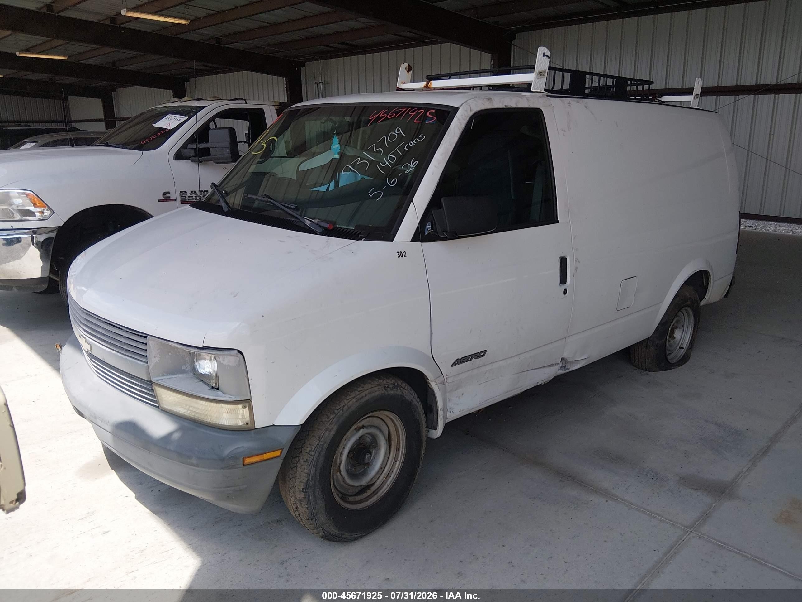 2001 Chevrolet Astro   Белый vin: 1GCDM19W01B107039