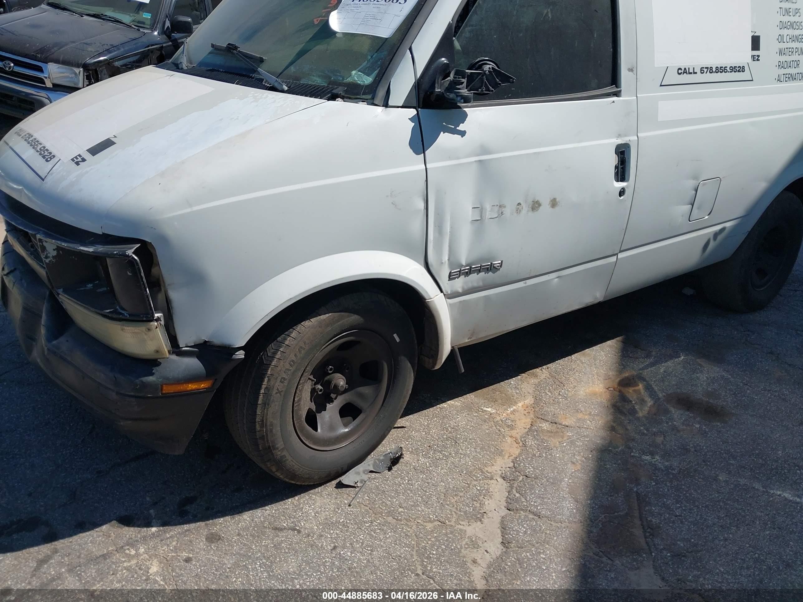 2001 Chevrolet Astro   White vin: 1GCDM19W01B115769