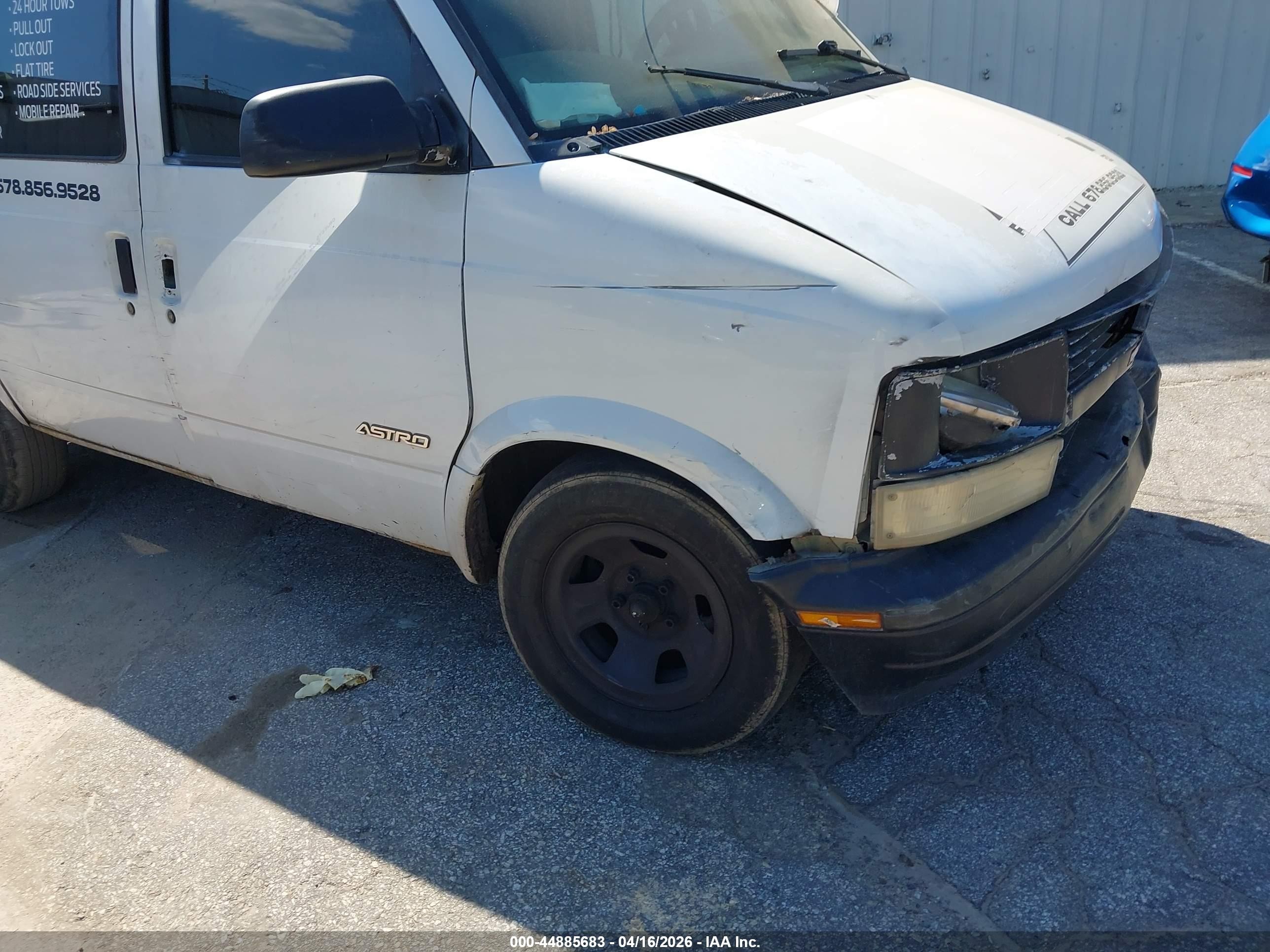 2001 Chevrolet Astro   White vin: 1GCDM19W01B115769