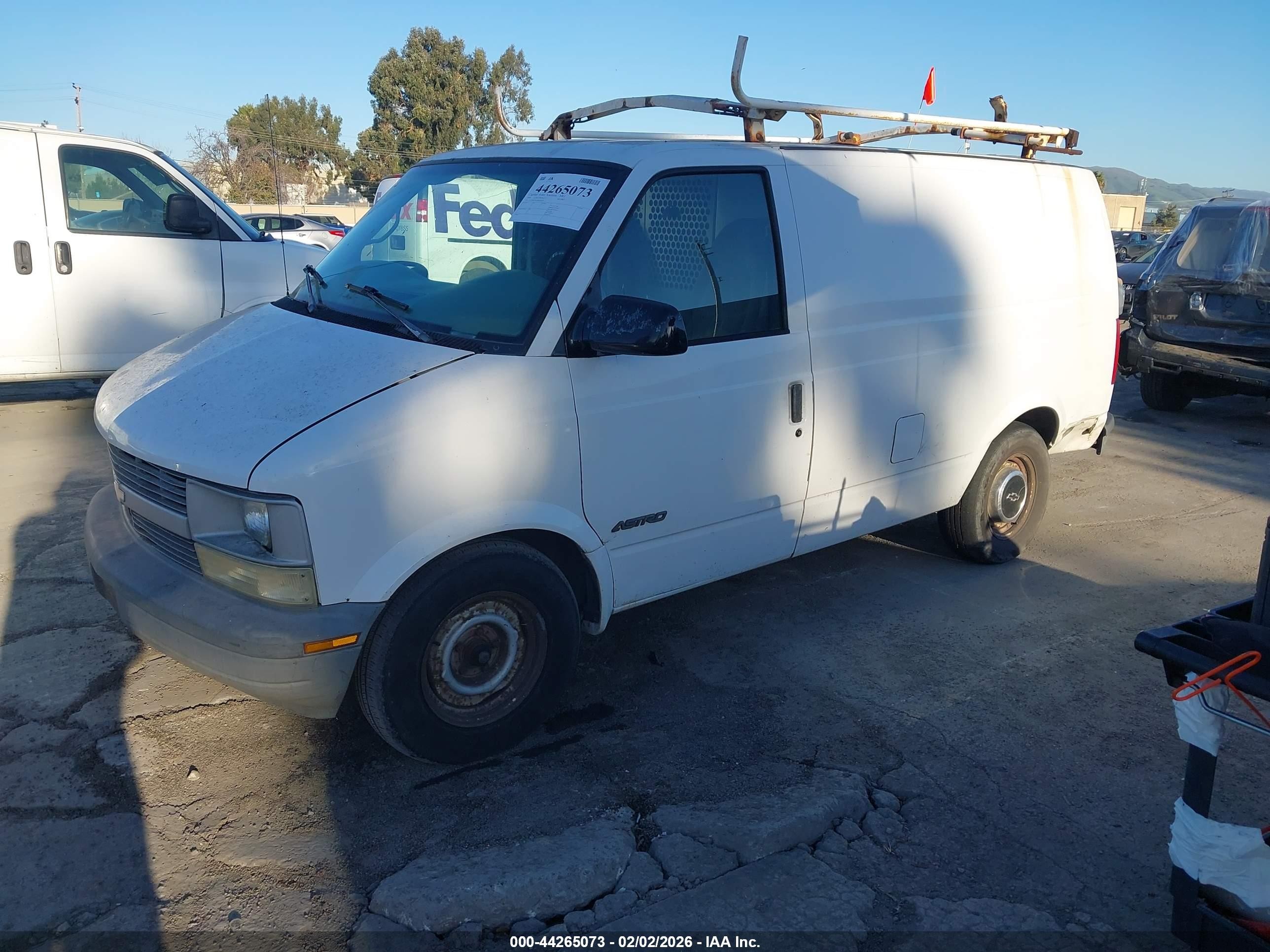 1999 Chevrolet Astro   White vin: 1GCDM19W0XB182929