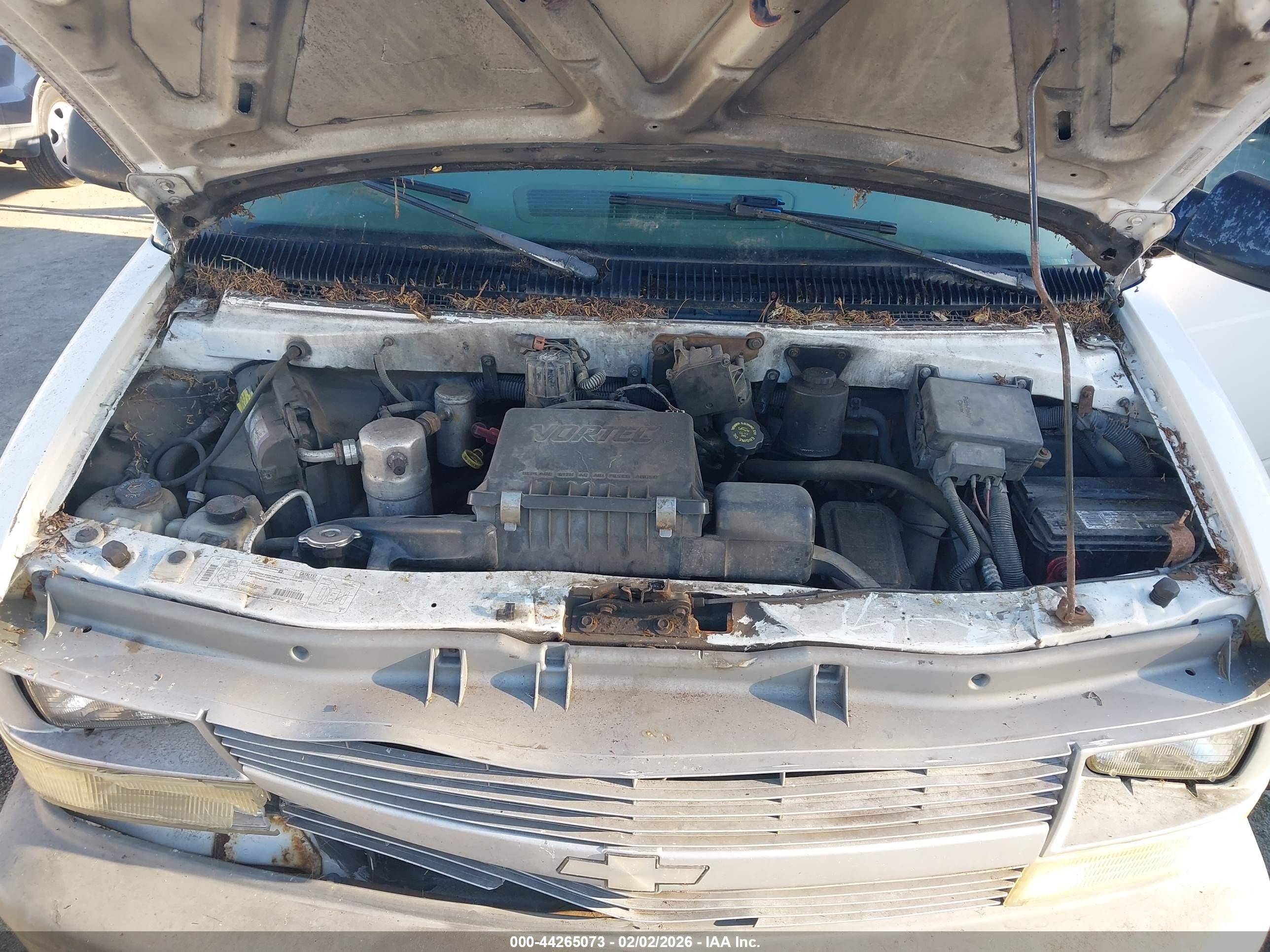 1999 Chevrolet Astro   White vin: 1GCDM19W0XB182929