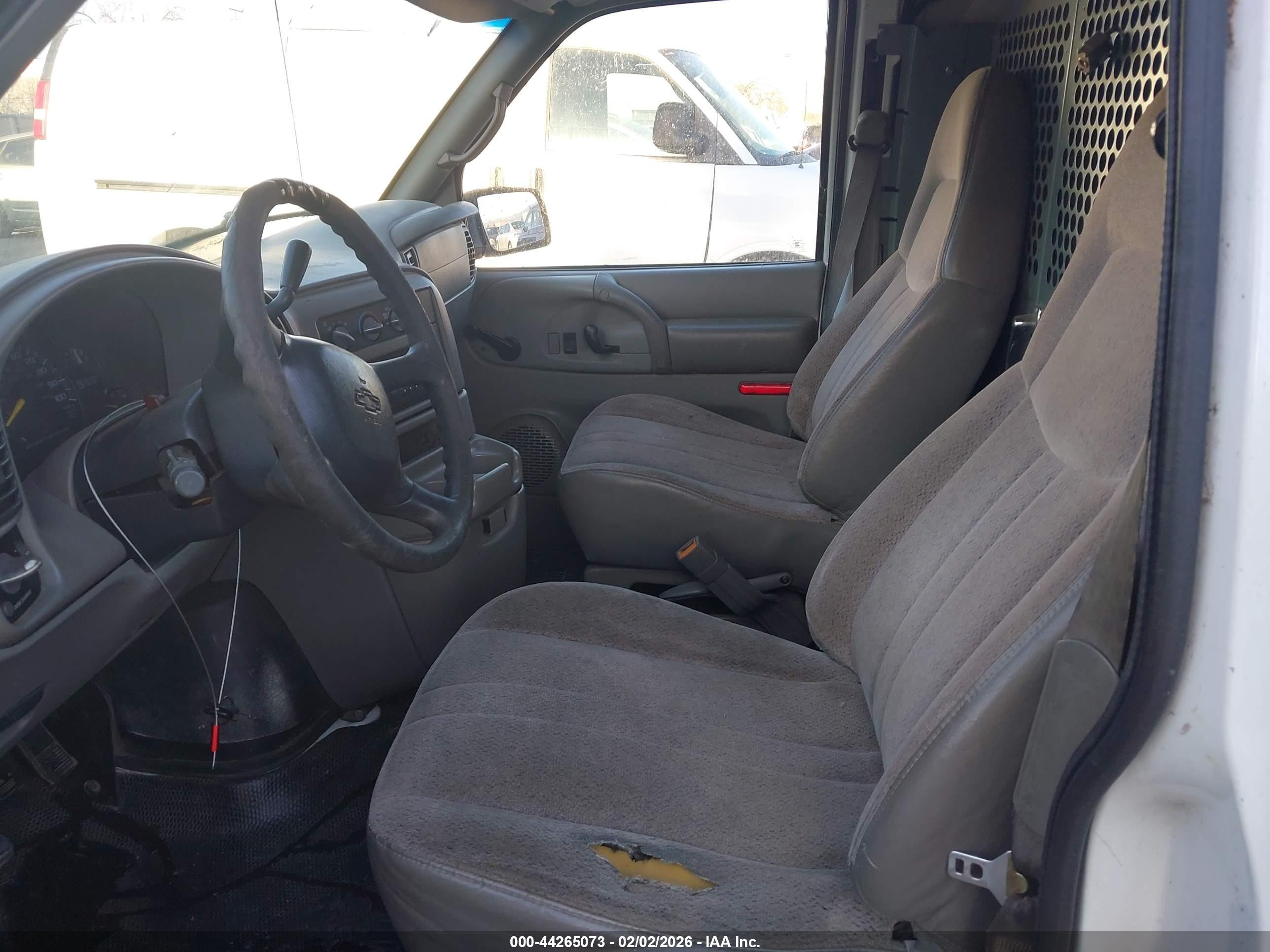 1999 Chevrolet Astro   White vin: 1GCDM19W0XB182929