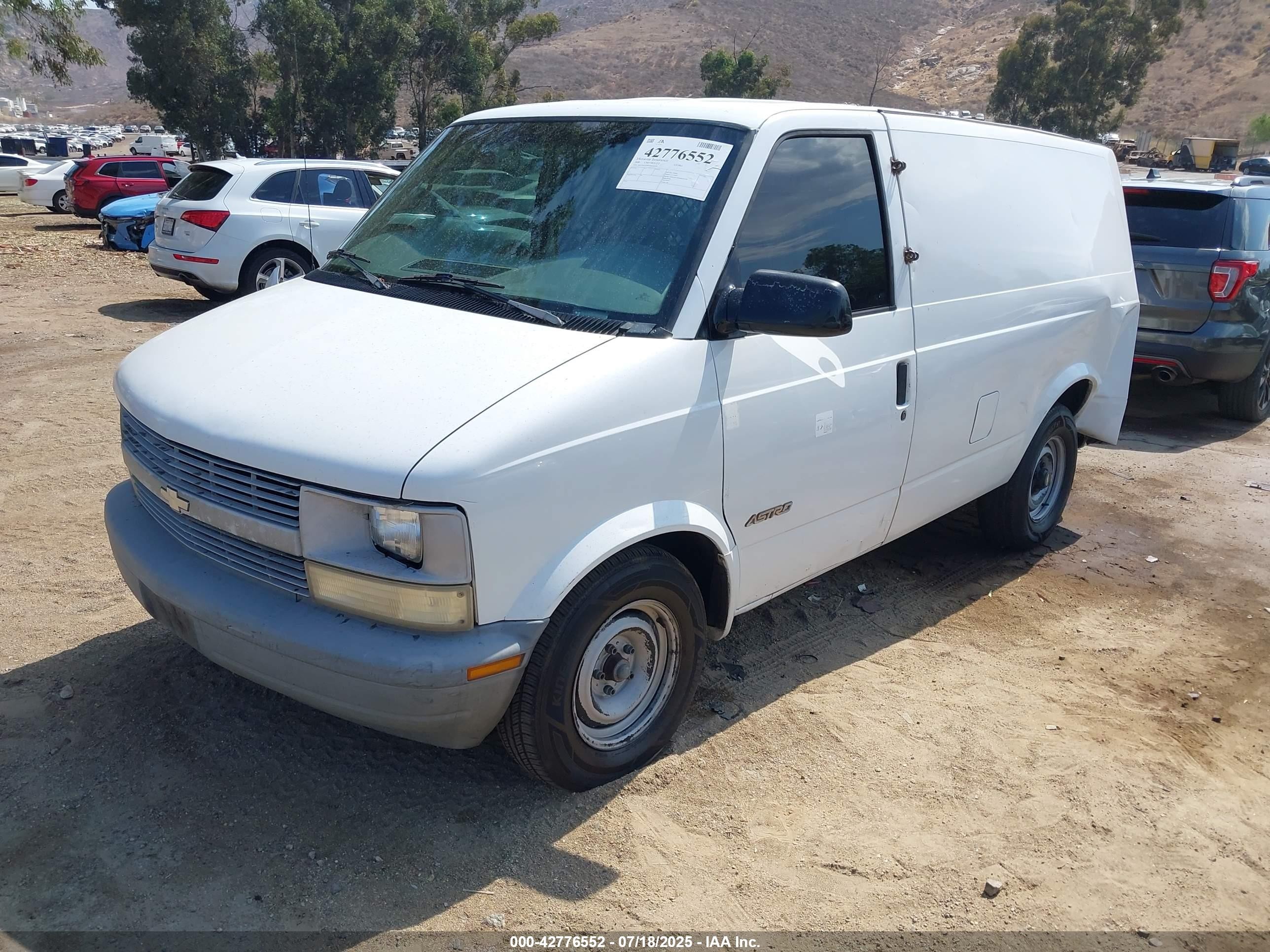 2000 Chevrolet Astro   vin: 1GCDM19W0YB114230
