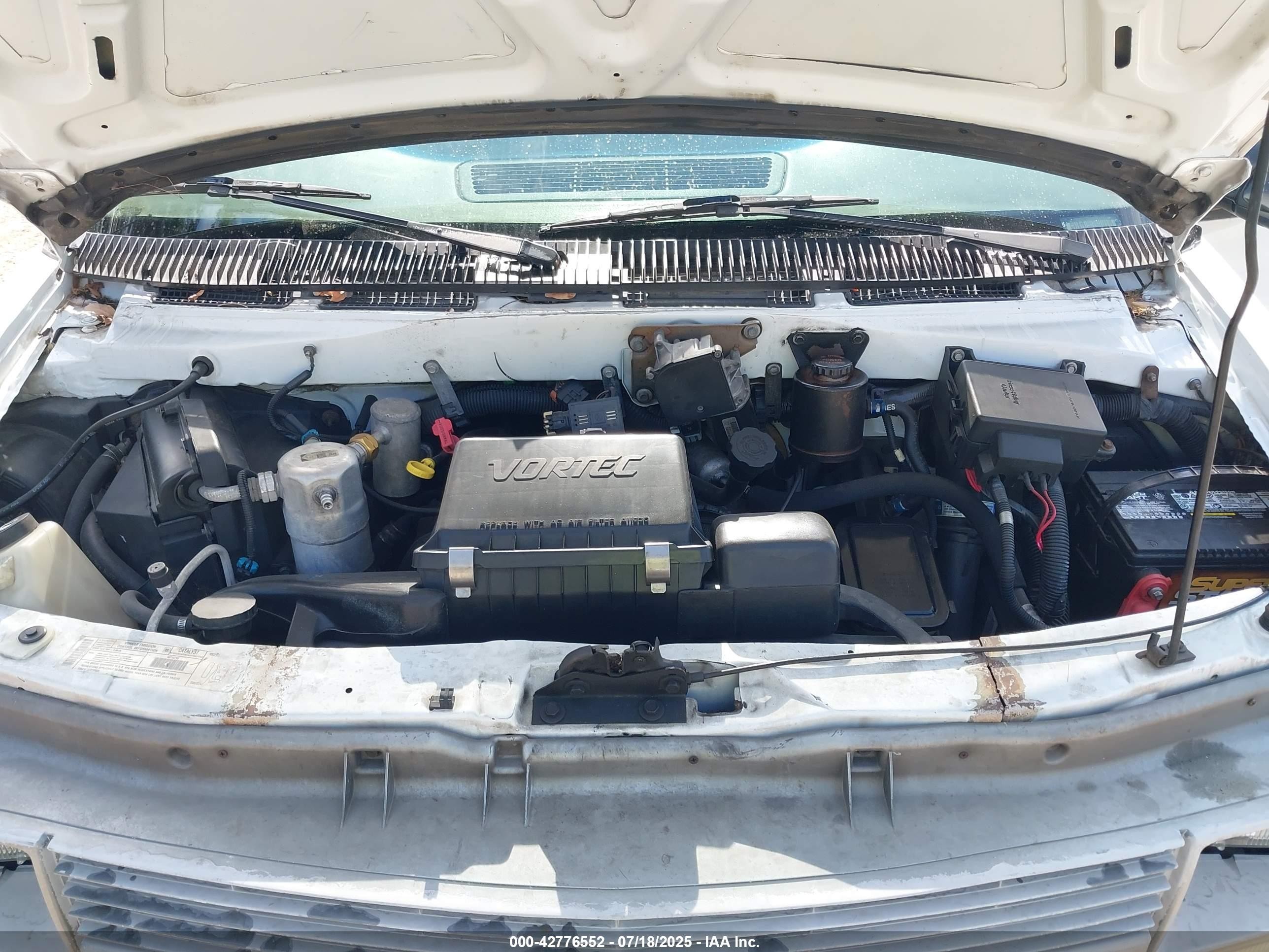 2000 Chevrolet Astro   vin: 1GCDM19W0YB114230