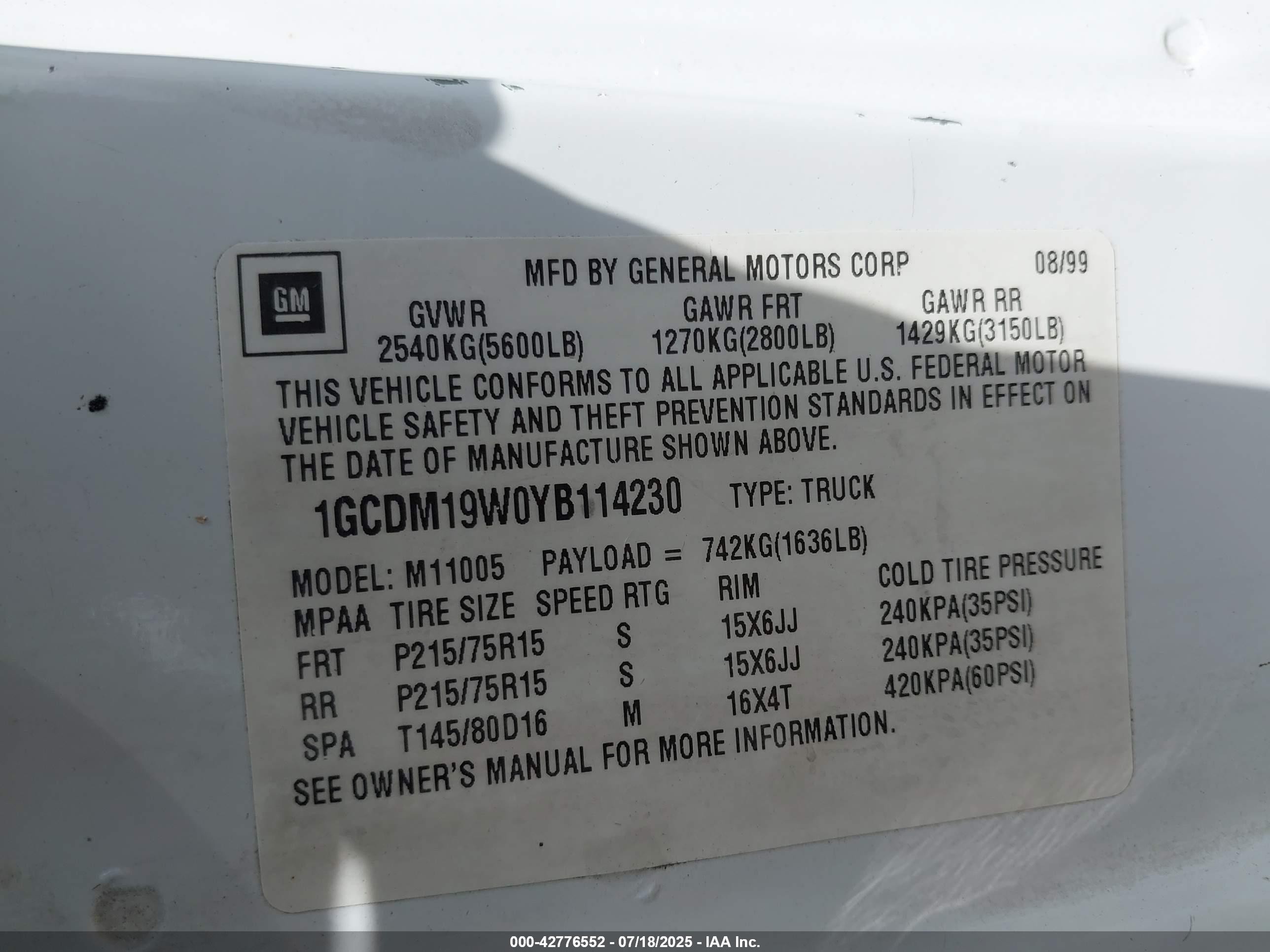 2000 Chevrolet Astro   vin: 1GCDM19W0YB114230