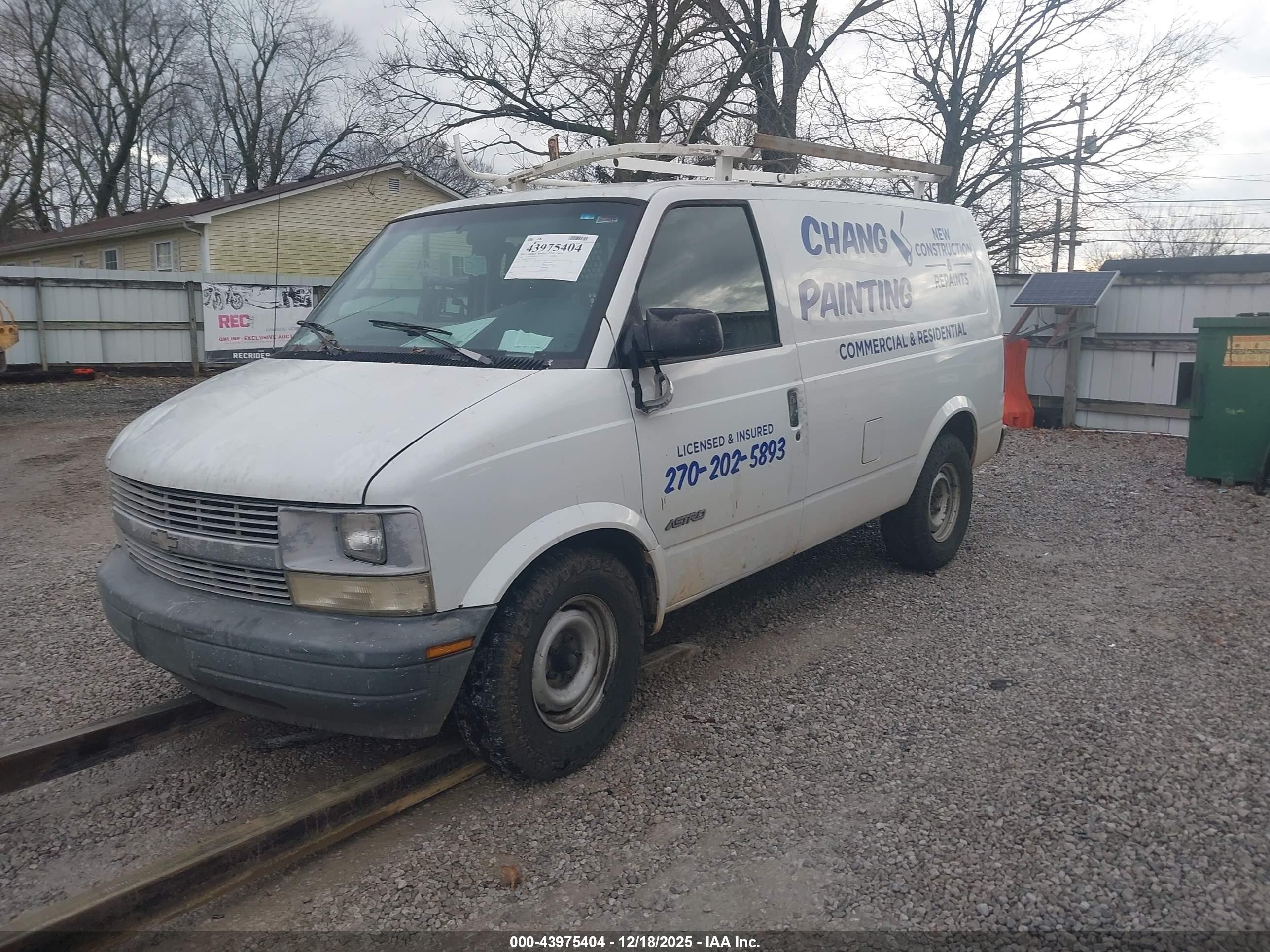 2000 Chevrolet Astro   White vin: 1GCDM19W2YB171013