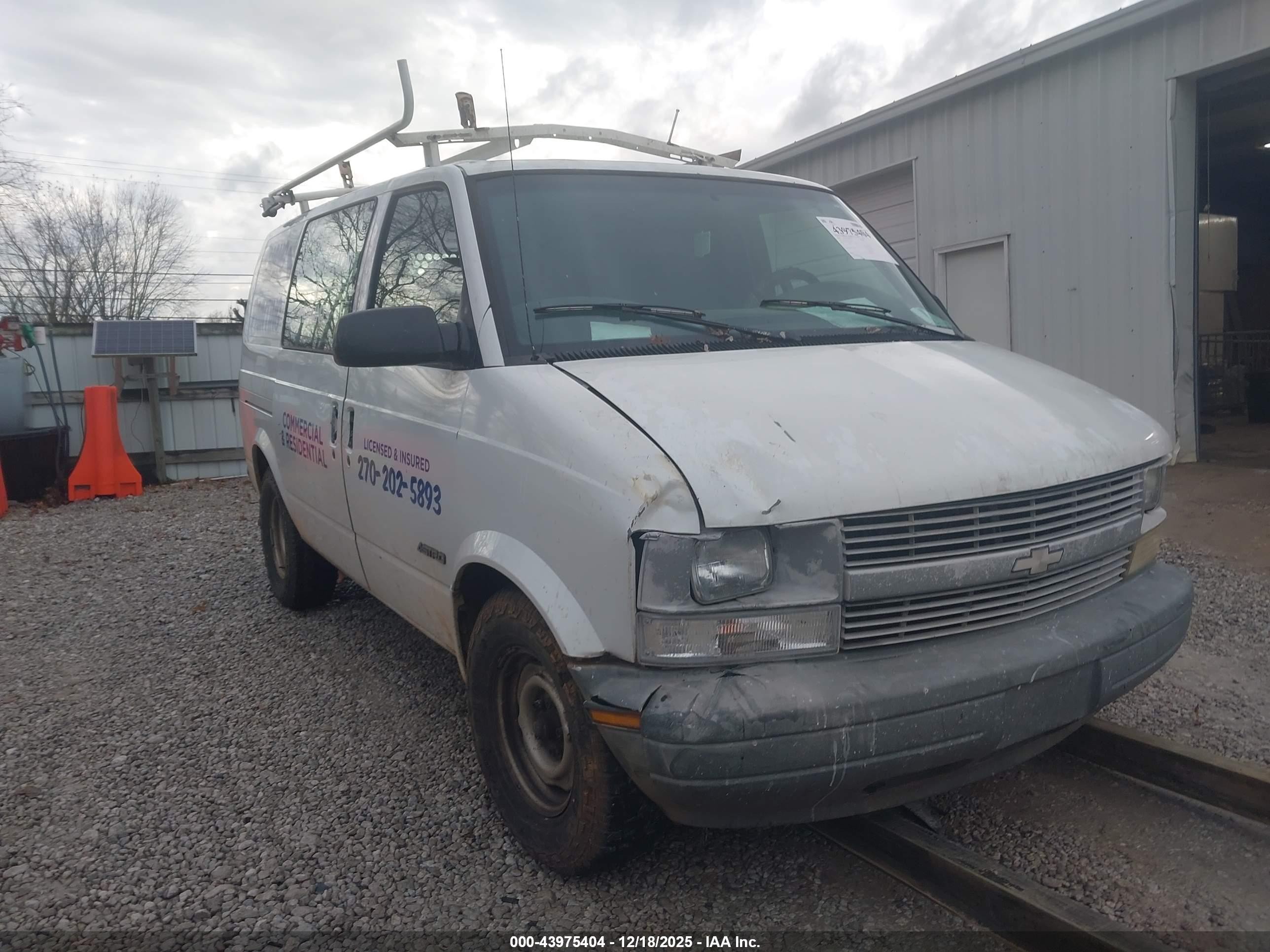 2000 Chevrolet Astro   White vin: 1GCDM19W2YB171013
