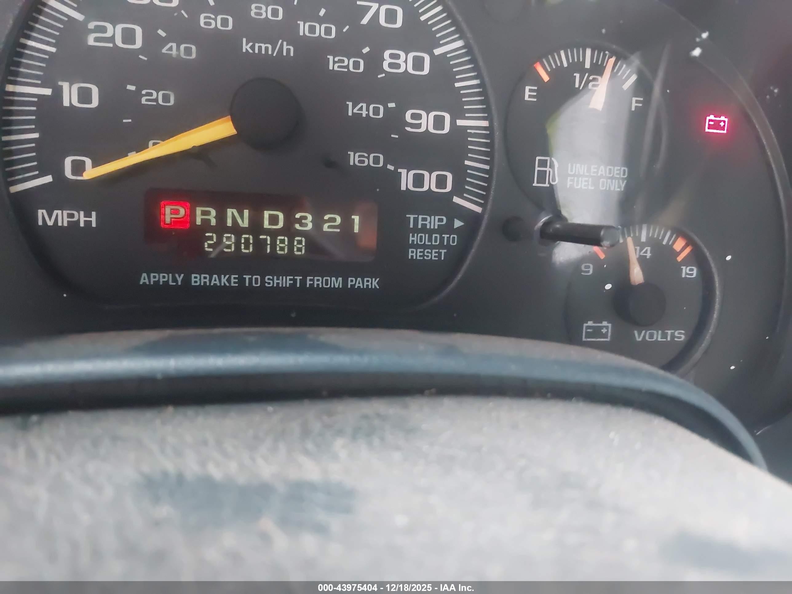 2000 Chevrolet Astro   White vin: 1GCDM19W2YB171013