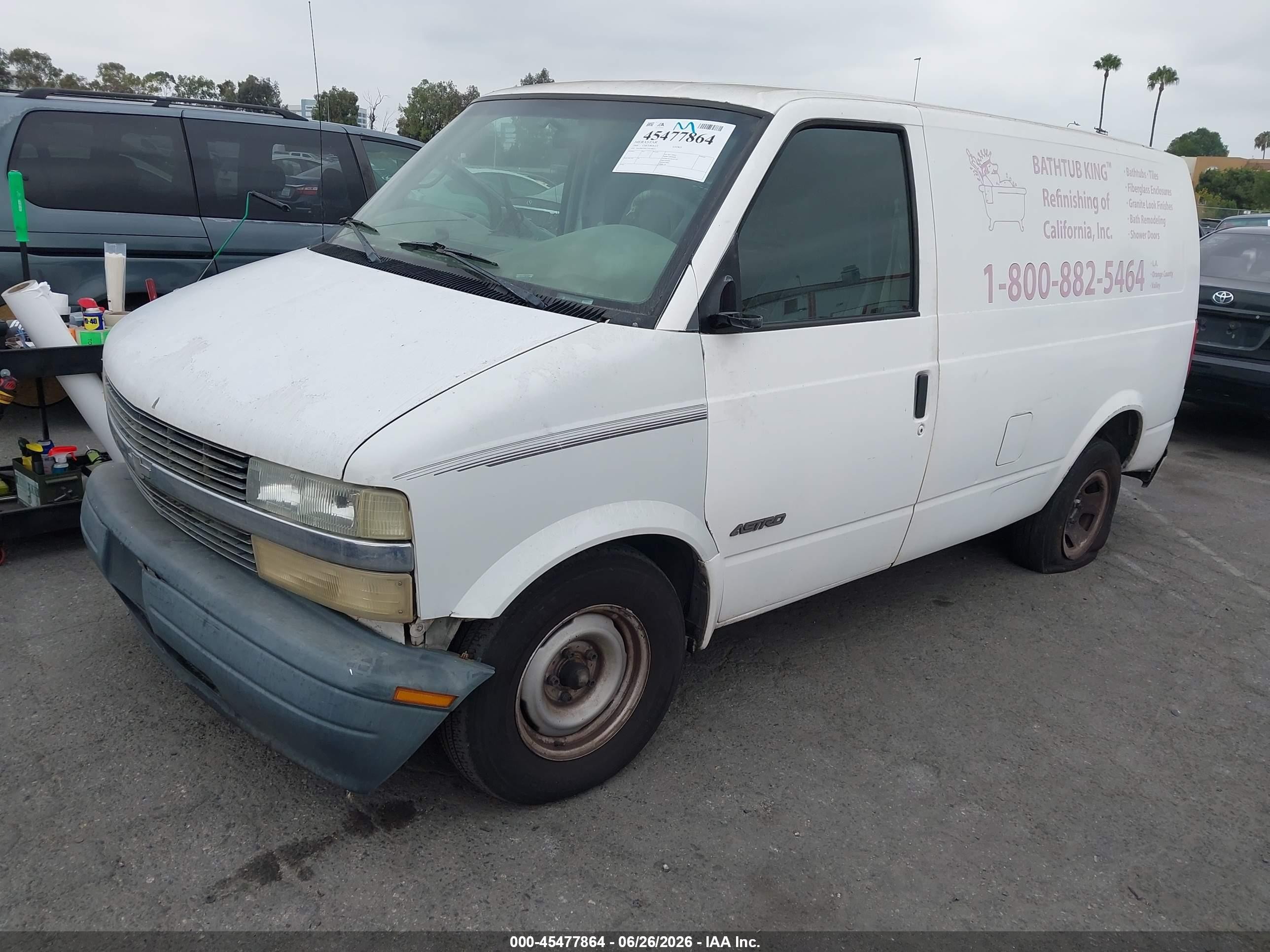 2000 Chevrolet Astro   White vin: 1GCDM19W2YB198647