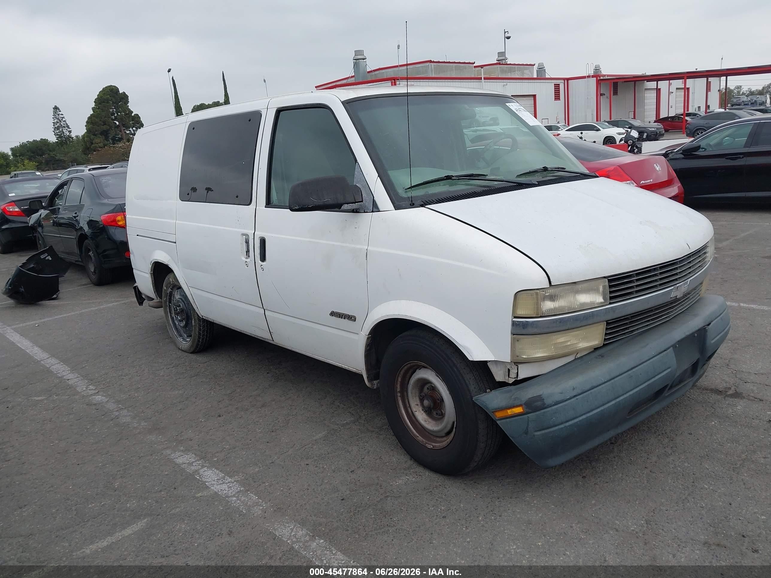 2000 Chevrolet Astro   White vin: 1GCDM19W2YB198647