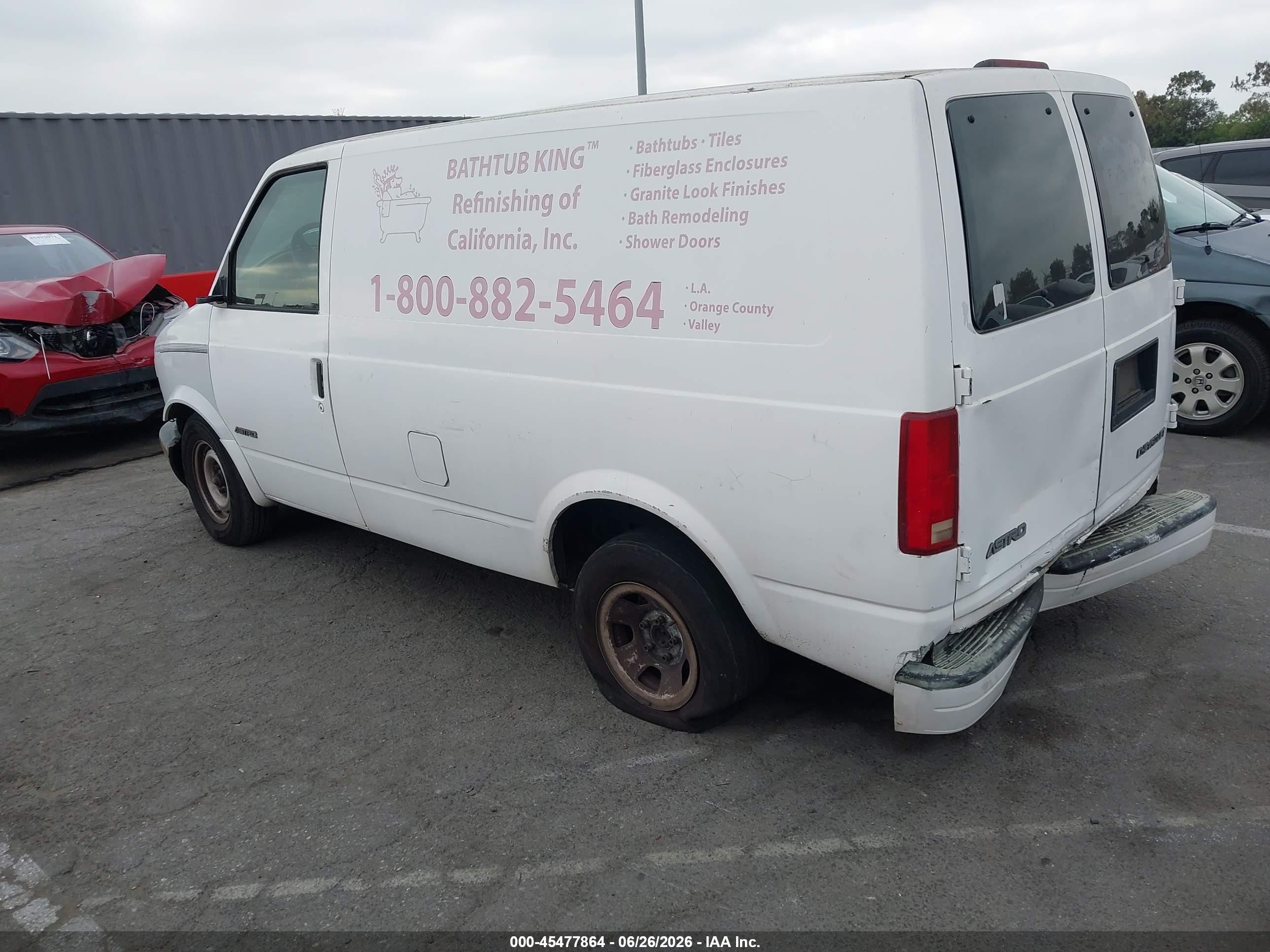 2000 Chevrolet Astro   White vin: 1GCDM19W2YB198647