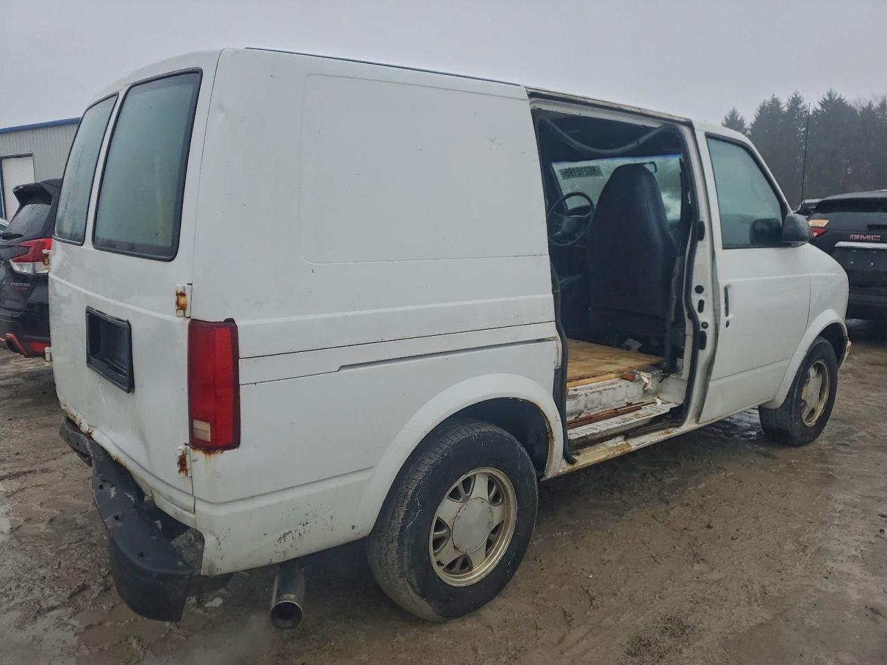 1999 Chevrolet Astro White vin: 1GCDM19W3XB115306