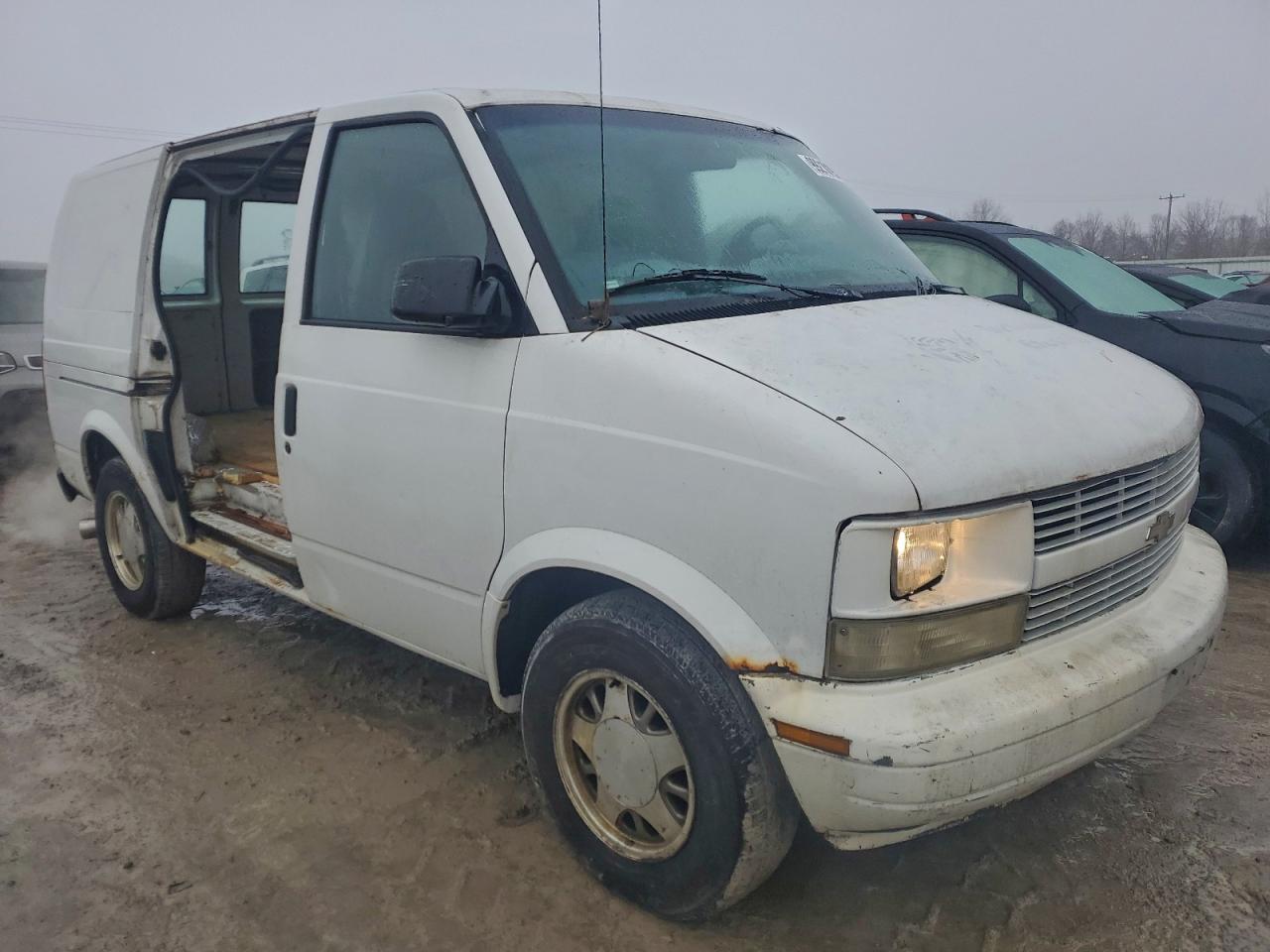 1999 Chevrolet Astro White vin: 1GCDM19W3XB115306