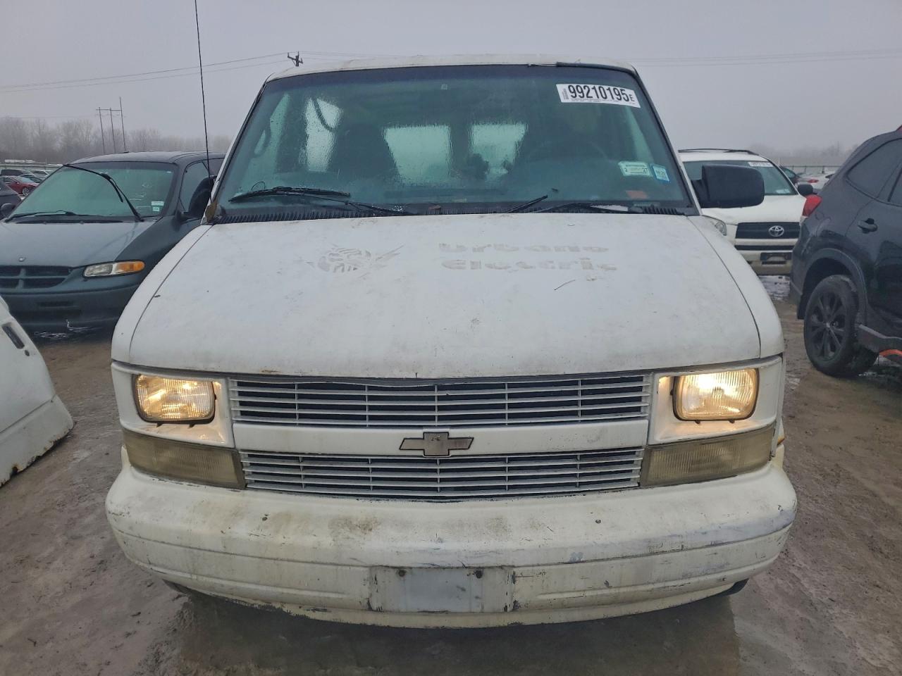 1999 Chevrolet Astro White vin: 1GCDM19W3XB115306