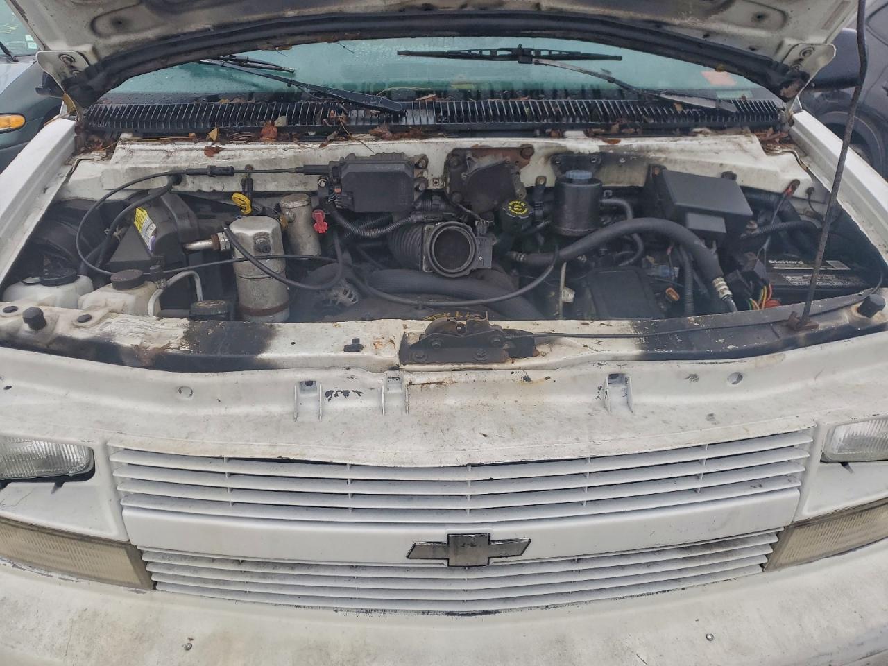 1999 Chevrolet Astro White vin: 1GCDM19W3XB115306