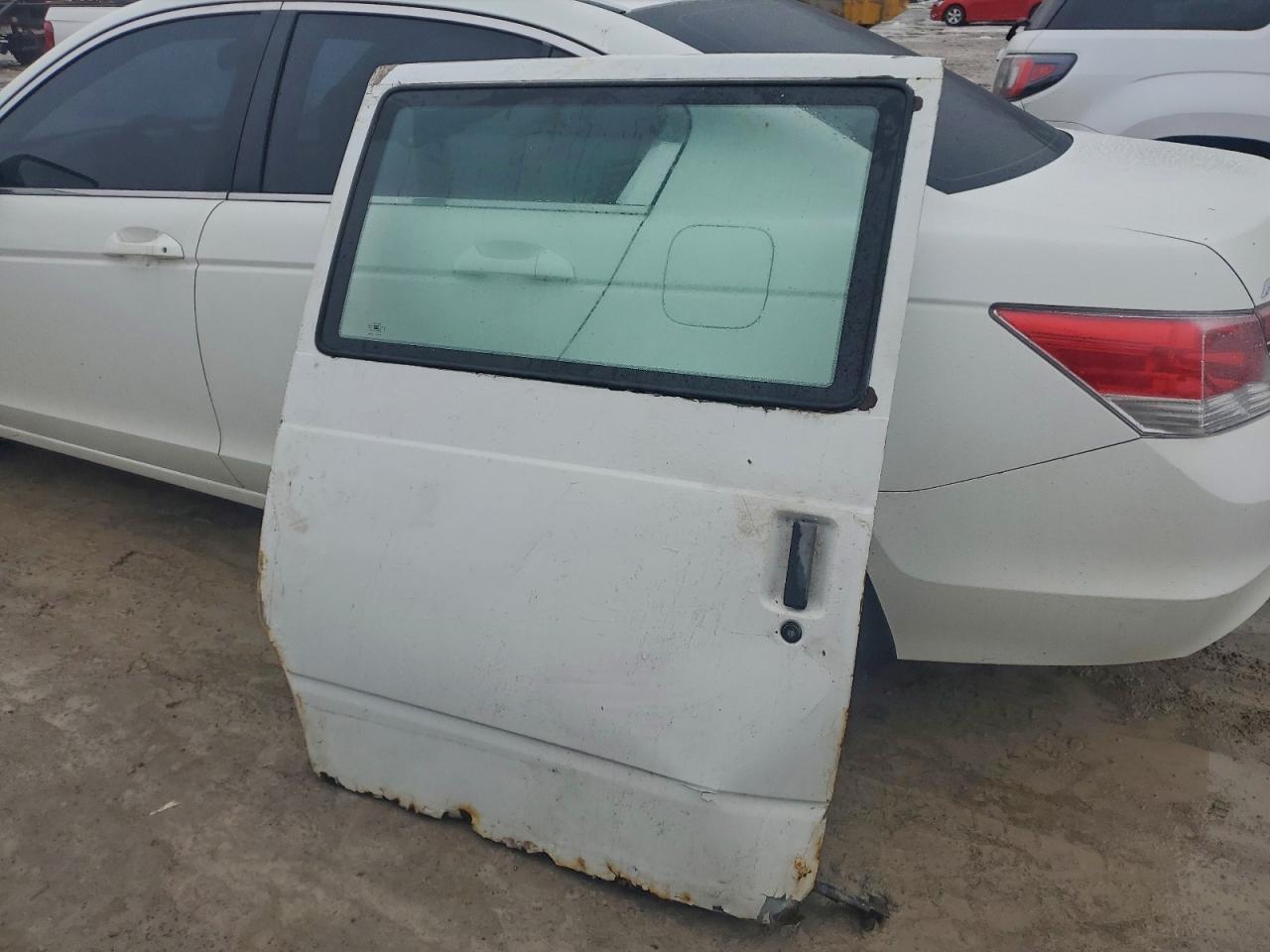 1999 Chevrolet Astro White vin: 1GCDM19W3XB115306