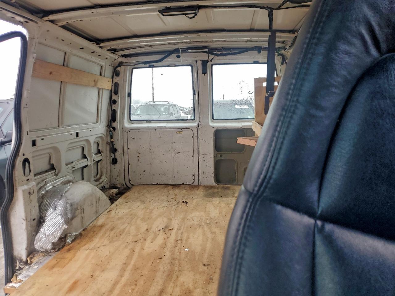 1999 Chevrolet Astro White vin: 1GCDM19W3XB115306