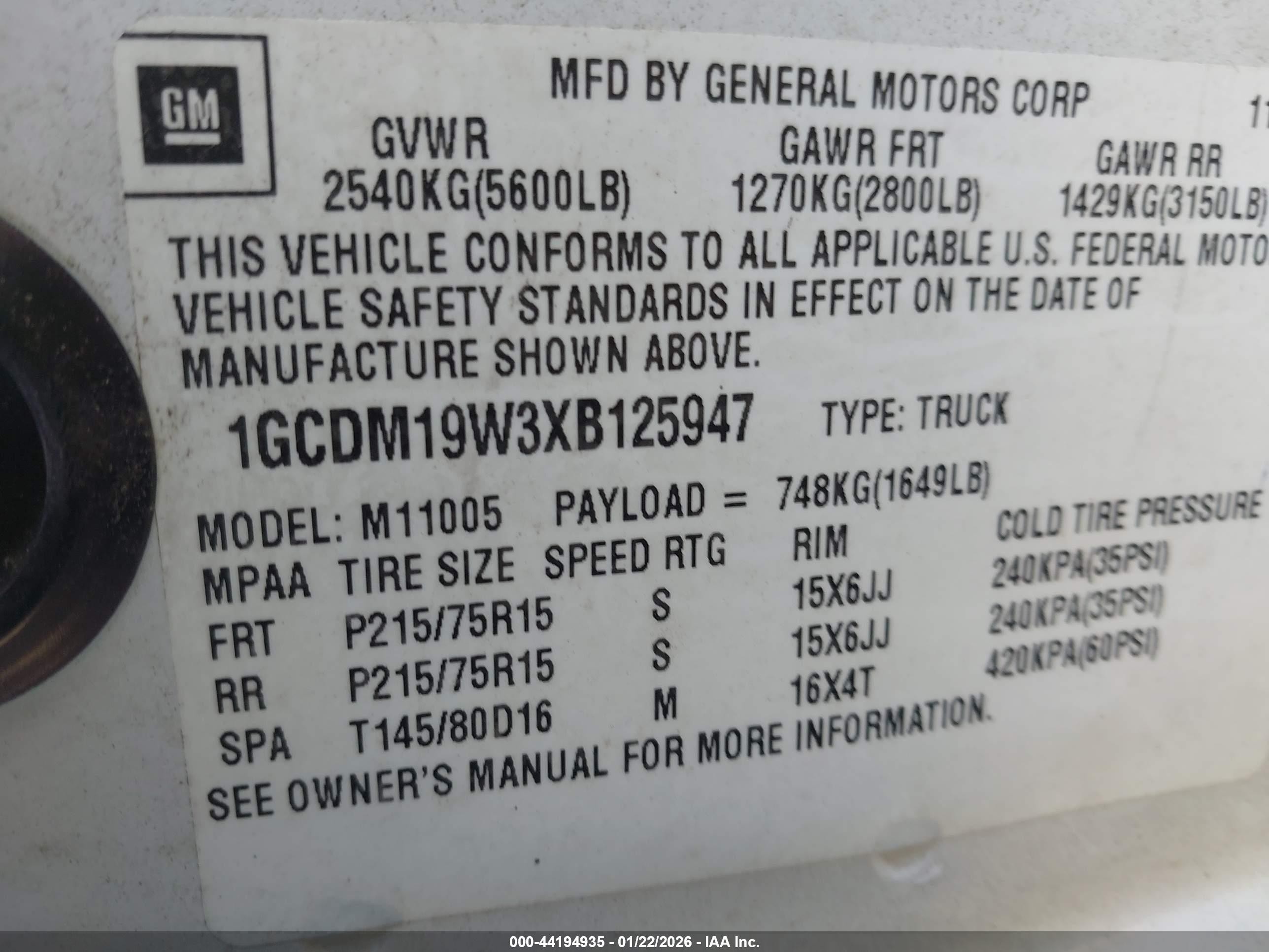 1999 Chevrolet Astro   White vin: 1GCDM19W3XB125947