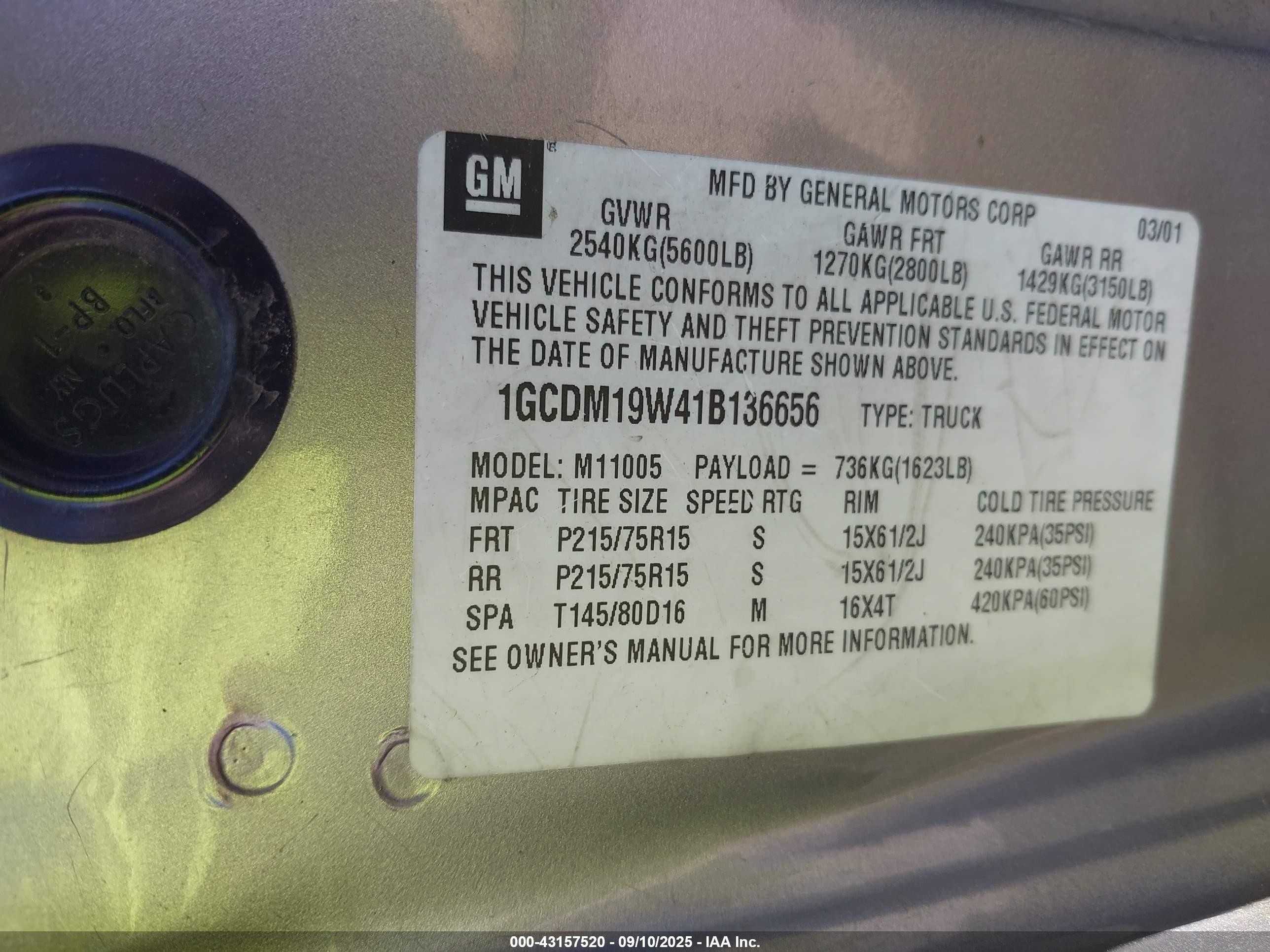 2001 Chevrolet Astro   Gray vin: 1GCDM19W41B136656