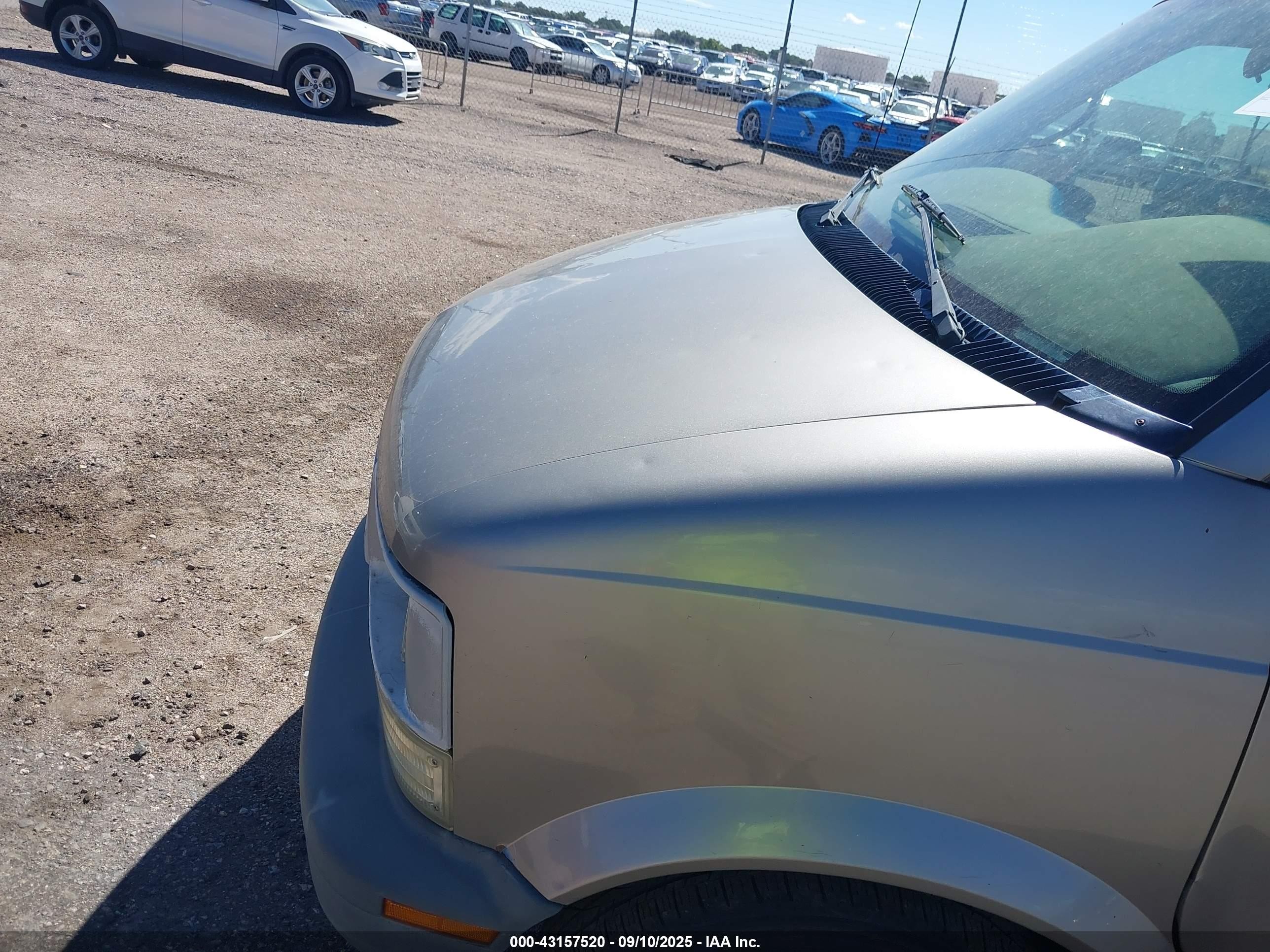 2001 Chevrolet Astro   Gray vin: 1GCDM19W41B136656