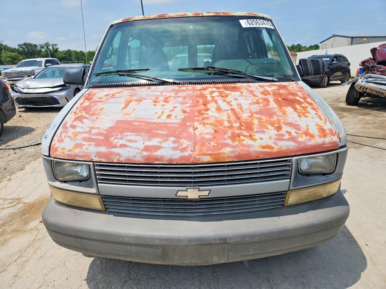 1995 Chevrolet Astro Silver vin: 1GCDM19W4SB196597