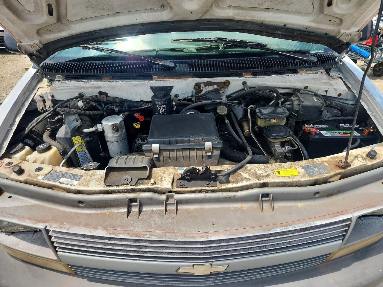 1995 Chevrolet Astro Silver vin: 1GCDM19W4SB196597