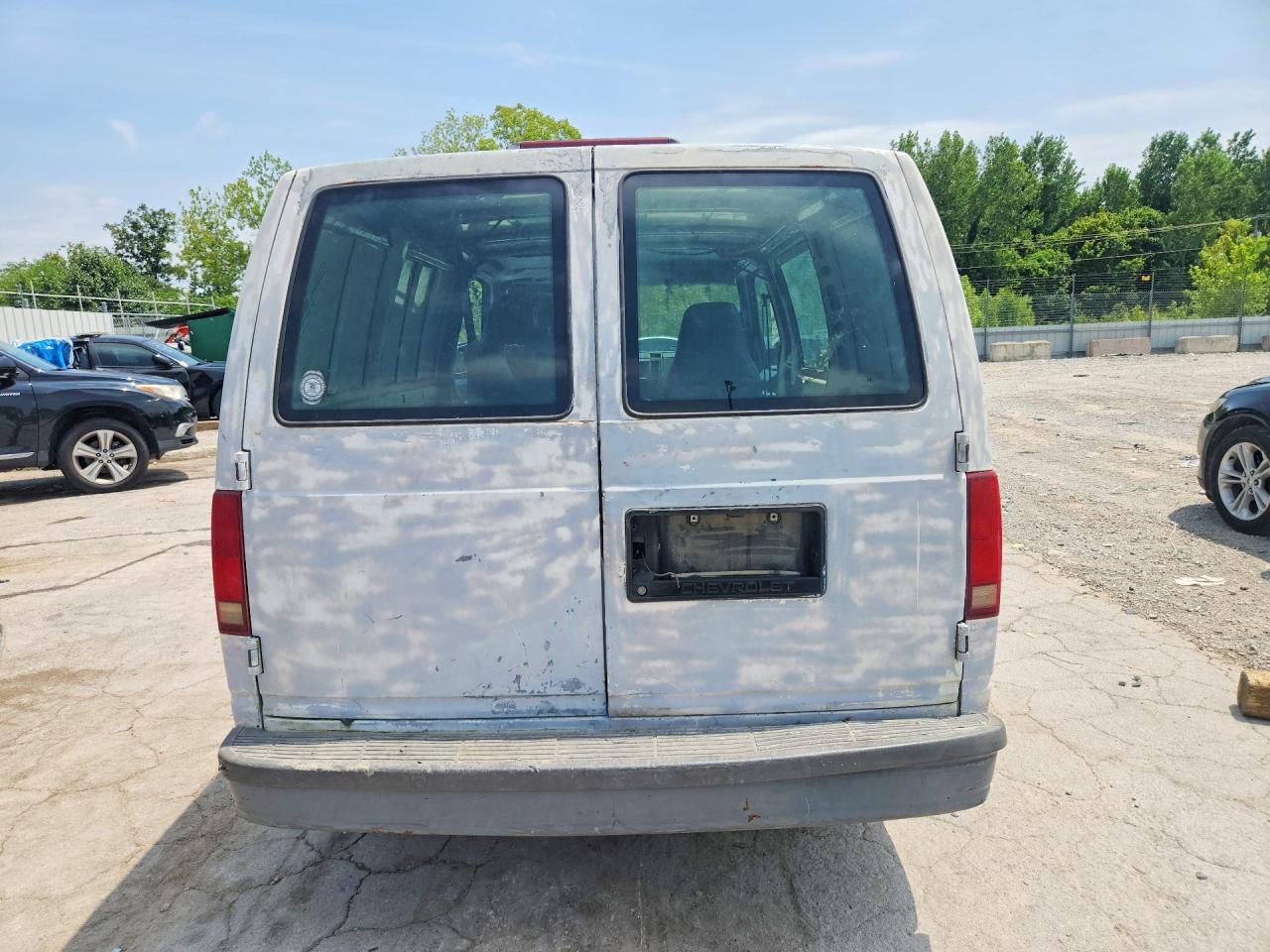 1995 Chevrolet Astro Silver vin: 1GCDM19W4SB196597