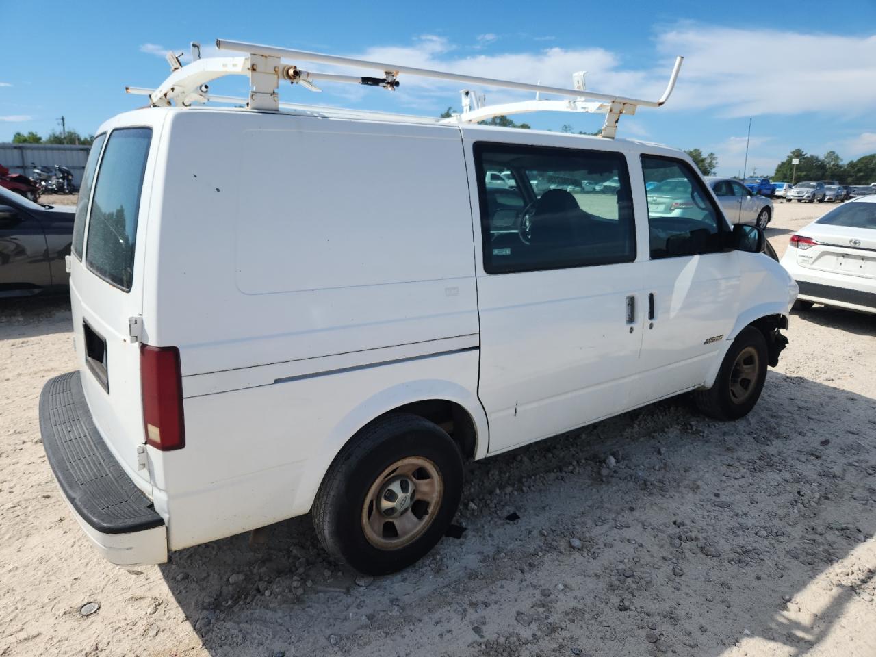 1997 Chevrolet Astro White vin: 1GCDM19W4VB147243