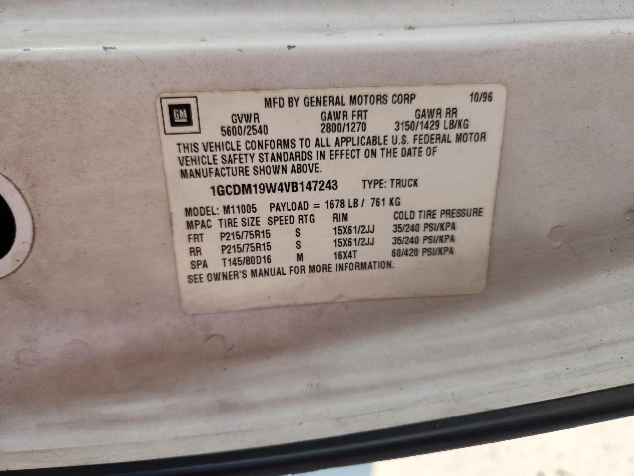 1997 Chevrolet Astro White vin: 1GCDM19W4VB147243