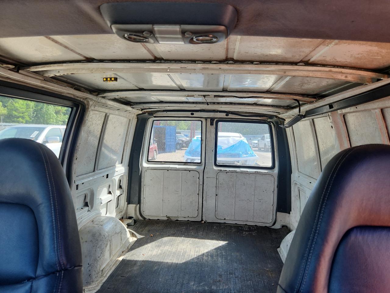 1997 Chevrolet Astro White vin: 1GCDM19W4VB147243