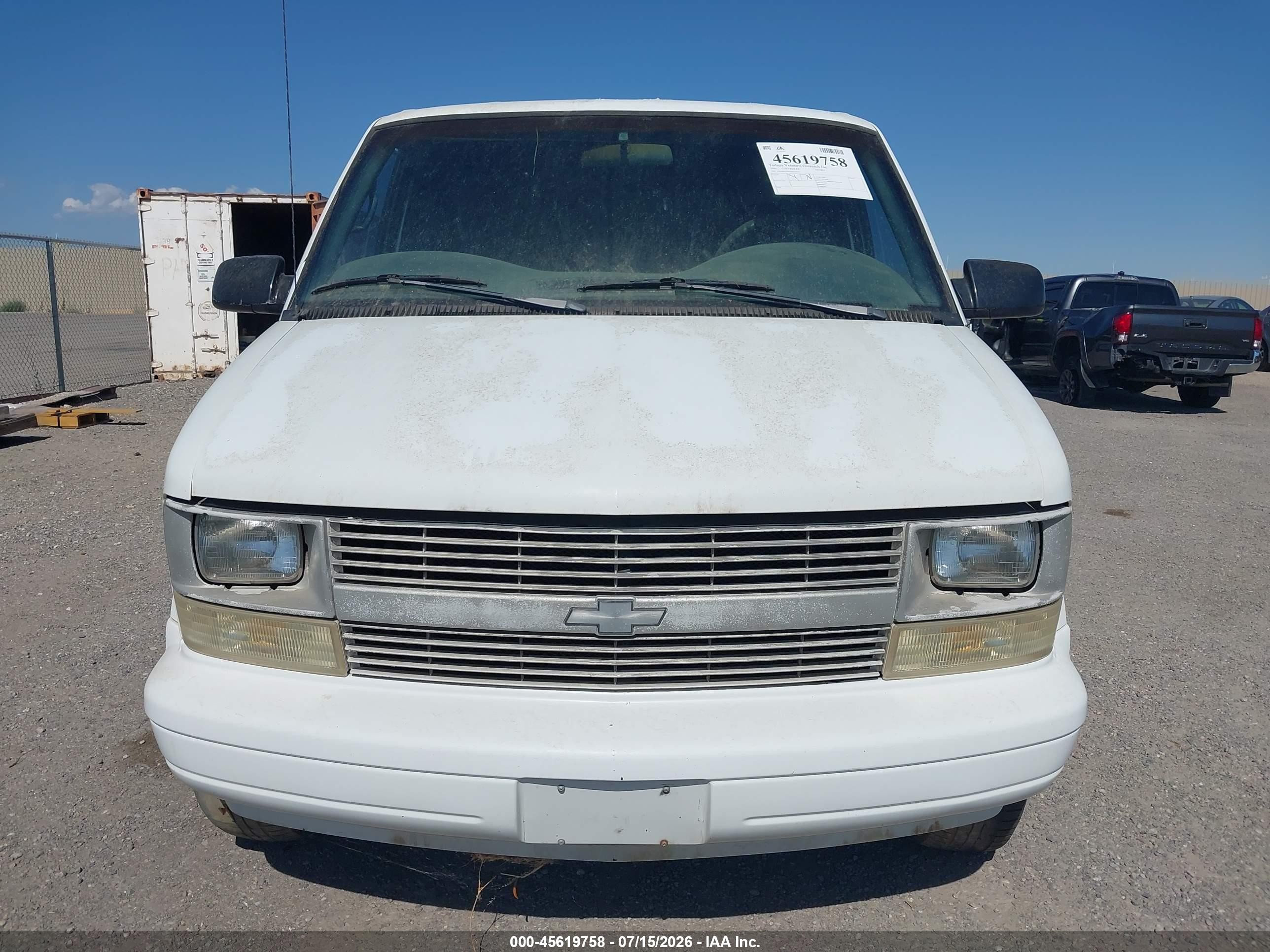 1999 Chevrolet Astro   Белый vin: 1GCDM19W4XB154535