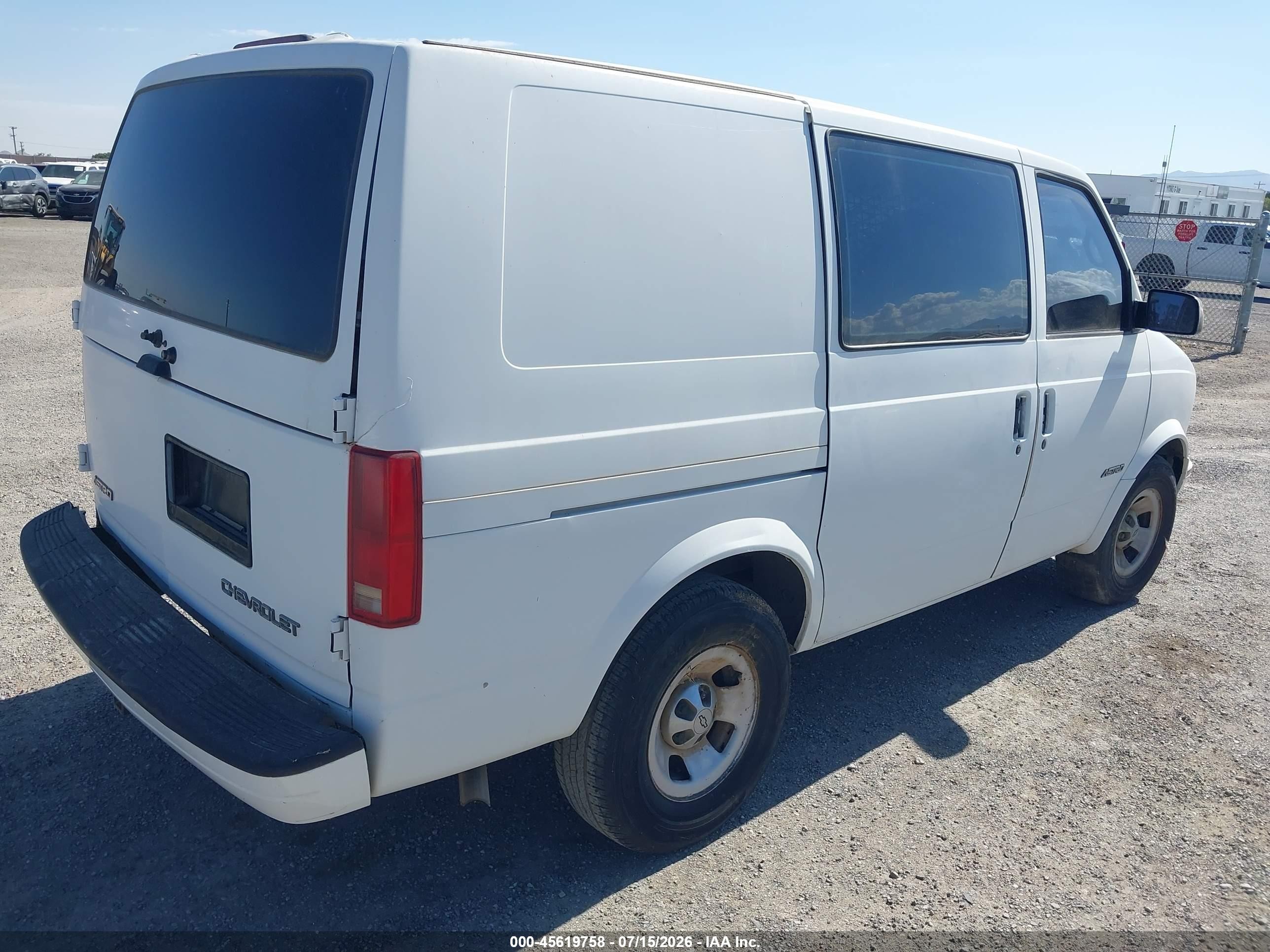 1999 Chevrolet Astro   Белый vin: 1GCDM19W4XB154535