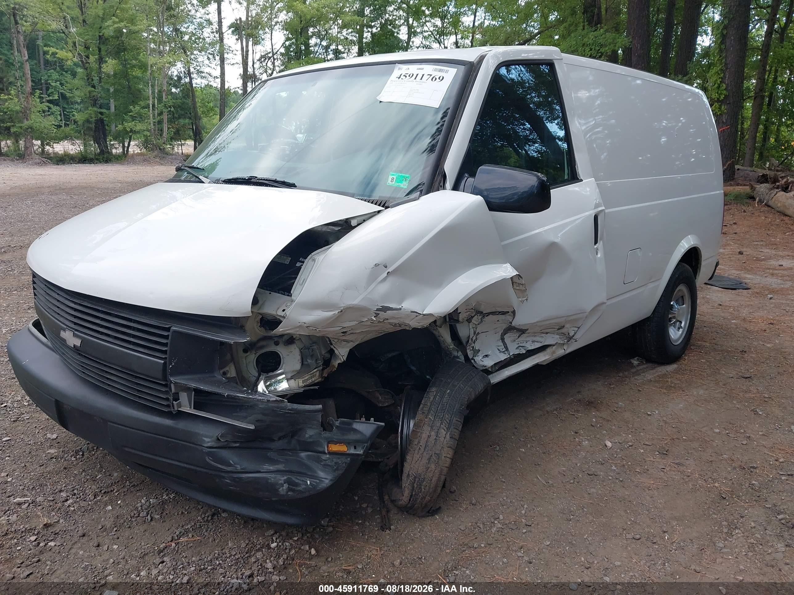 1999 Chevrolet Astro   White vin: 1GCDM19W4XB187552