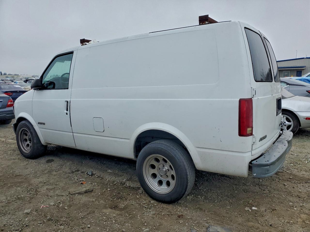 1999 Chevrolet Astro White vin: 1GCDM19W4XB198180