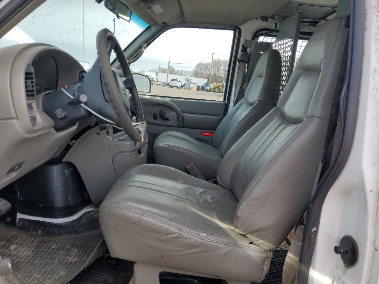 2000 Chevrolet Astro White vin: 1GCDM19W4YB151023