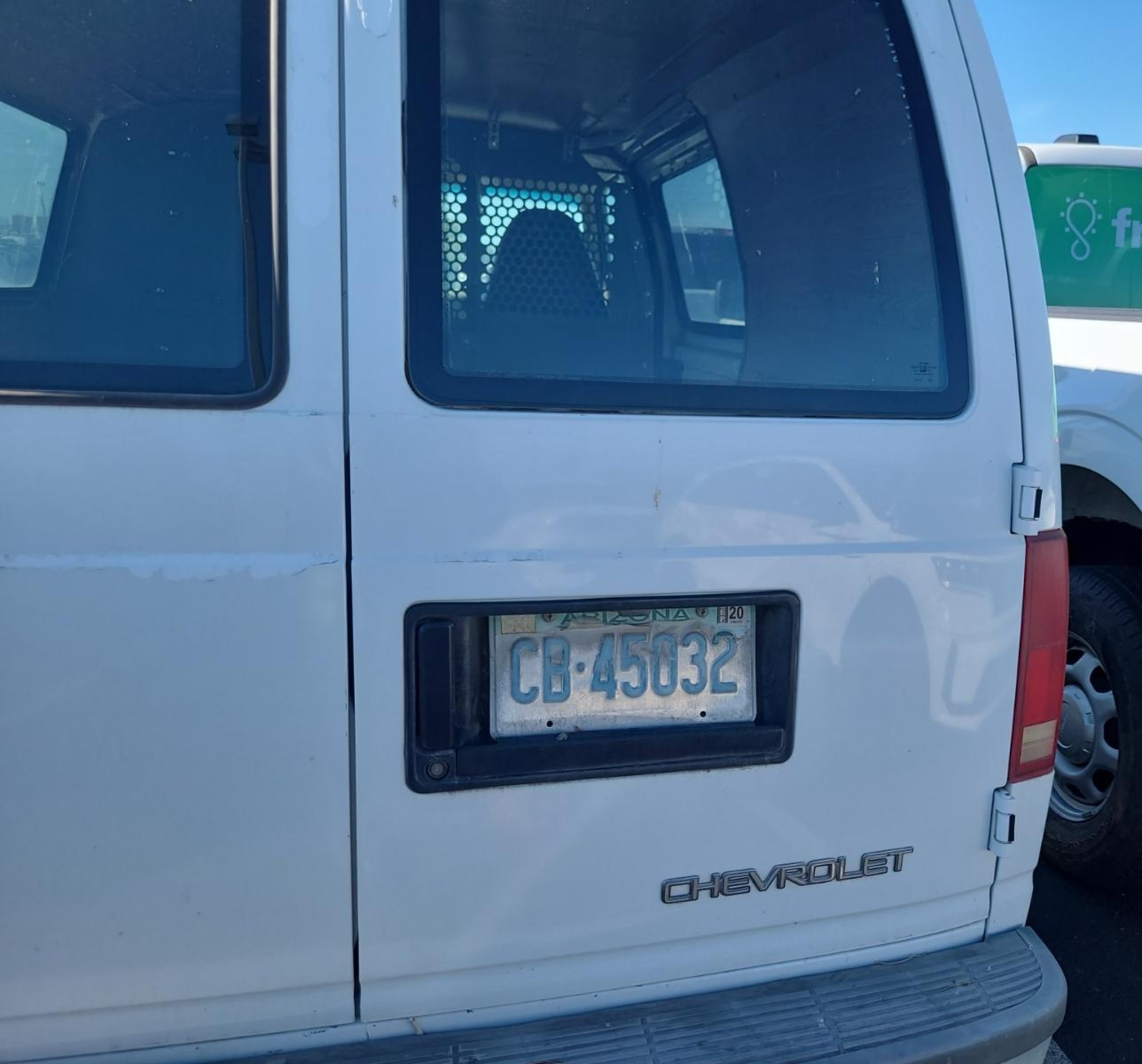 2000 Chevrolet Astro   vin: 1GCDM19W4YB196124