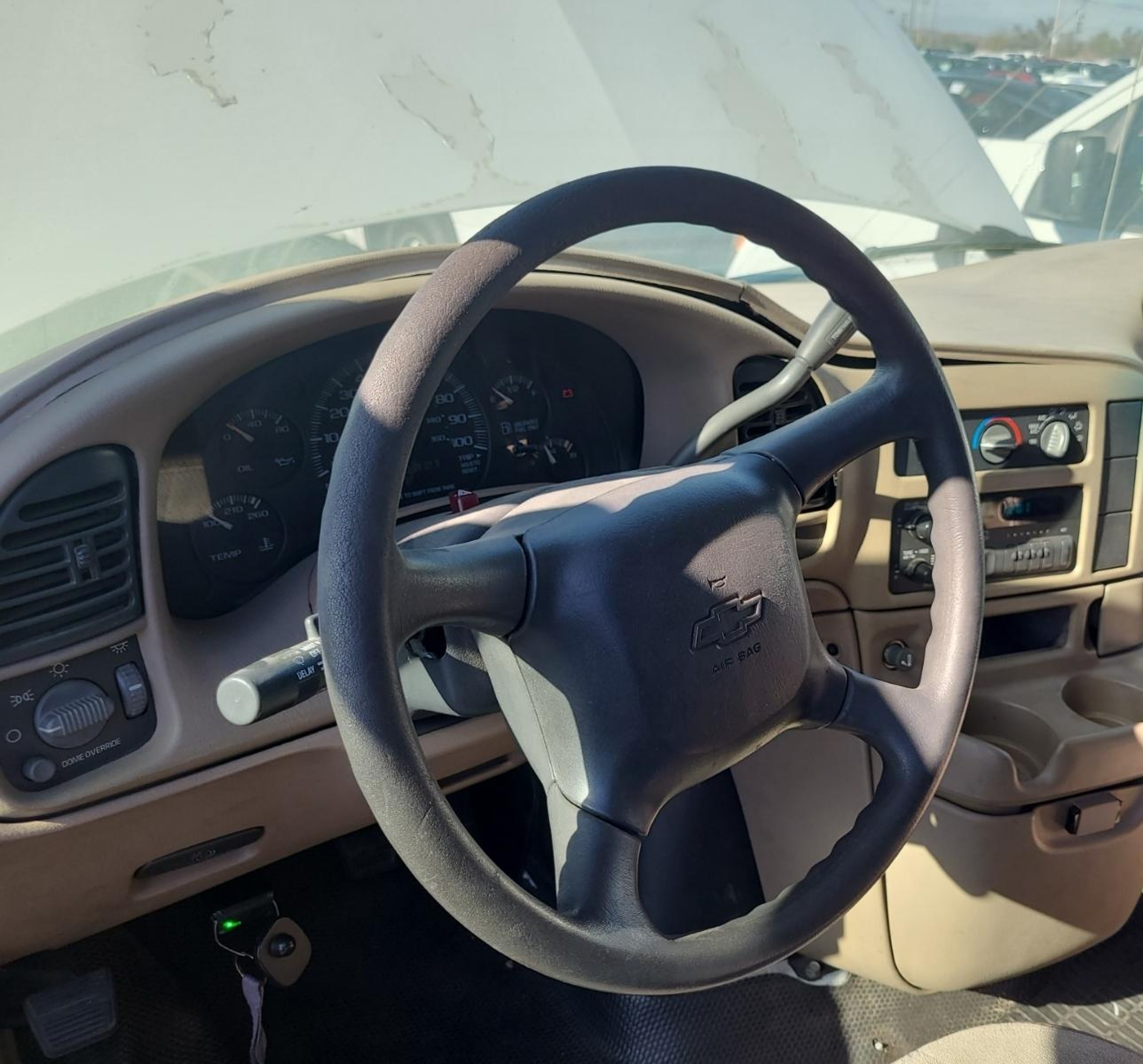 2000 Chevrolet Astro   vin: 1GCDM19W4YB196124