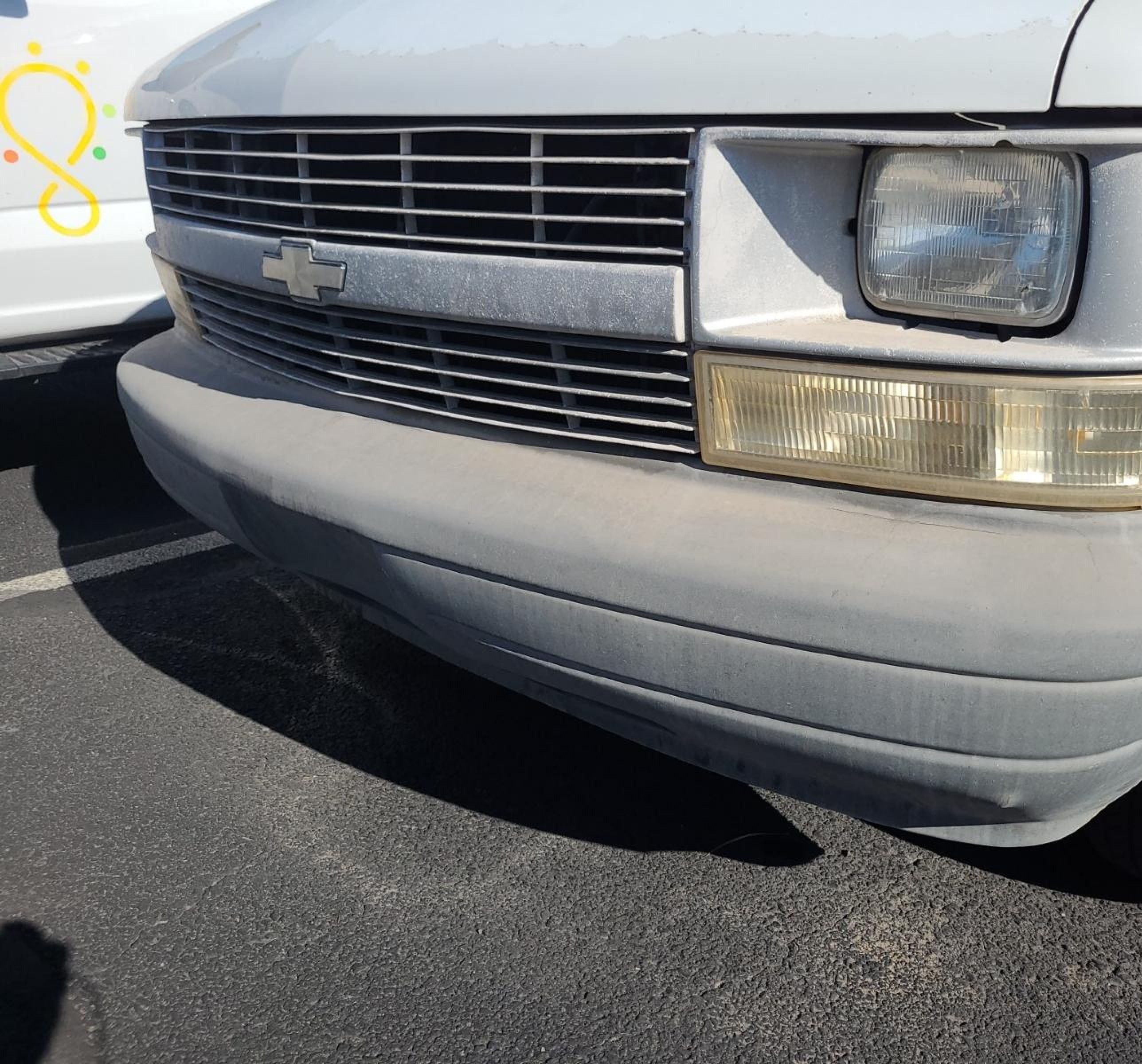 2000 Chevrolet Astro   vin: 1GCDM19W4YB196124