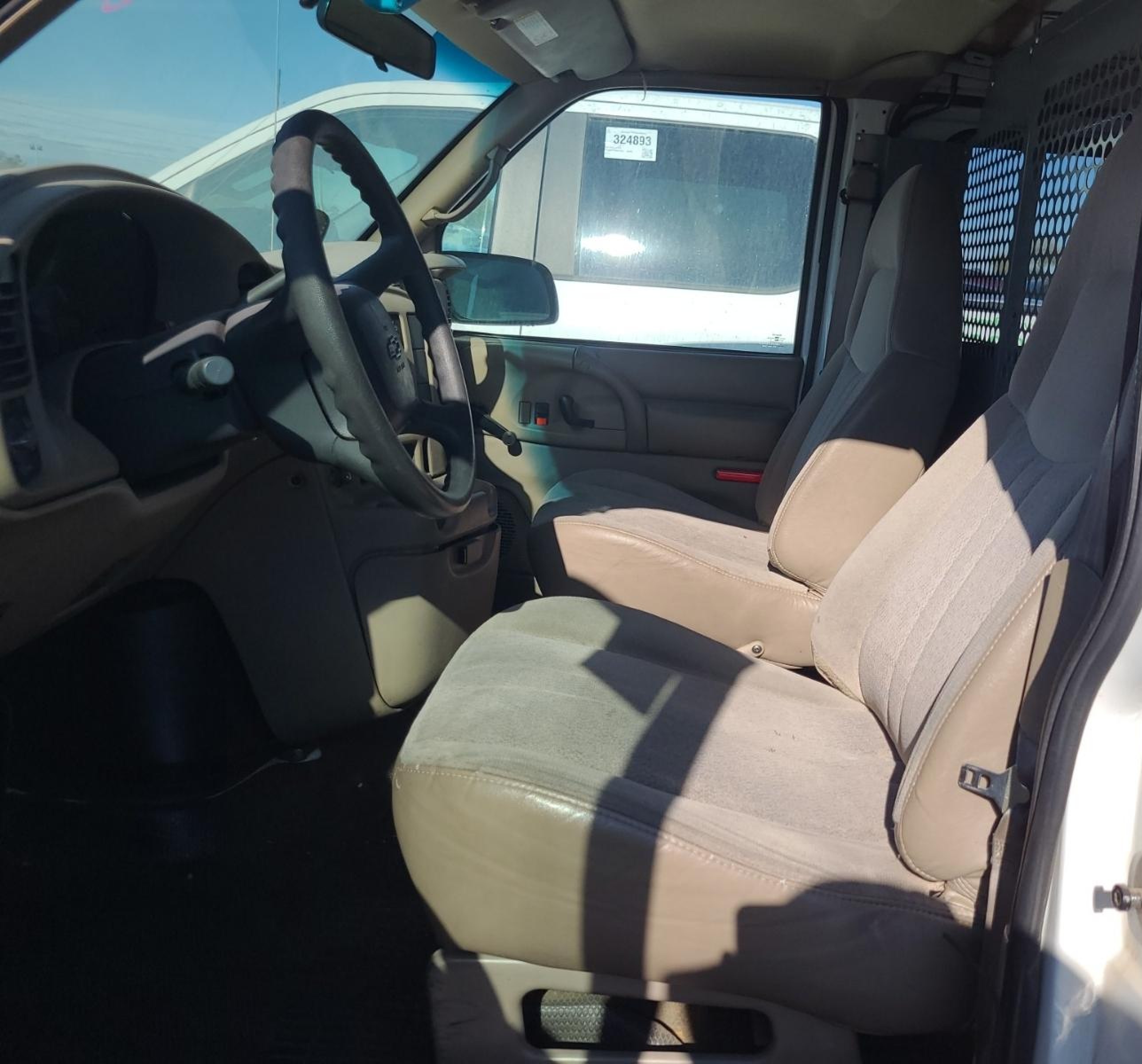 2000 Chevrolet Astro   vin: 1GCDM19W4YB196124
