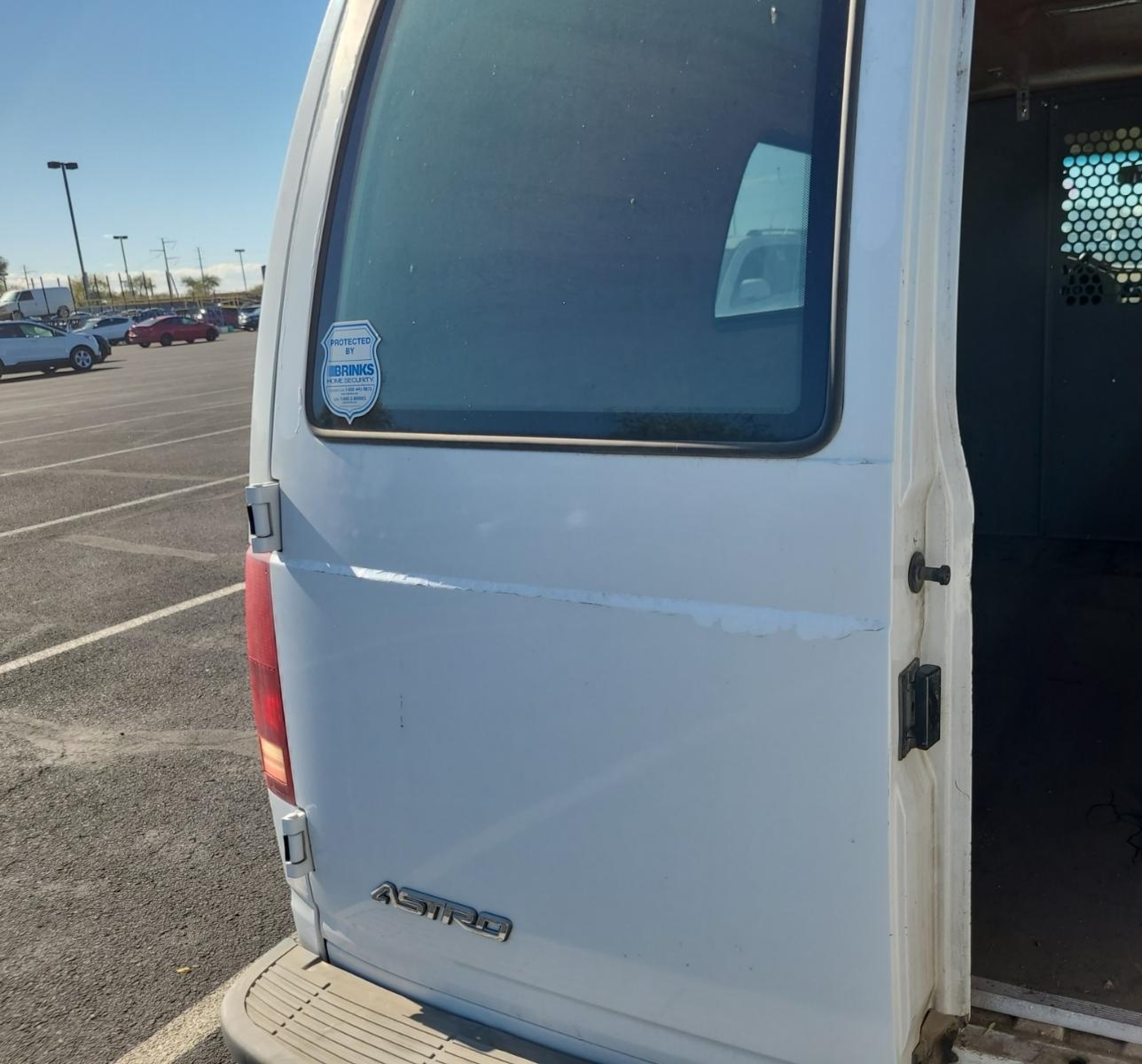 2000 Chevrolet Astro   vin: 1GCDM19W4YB196124
