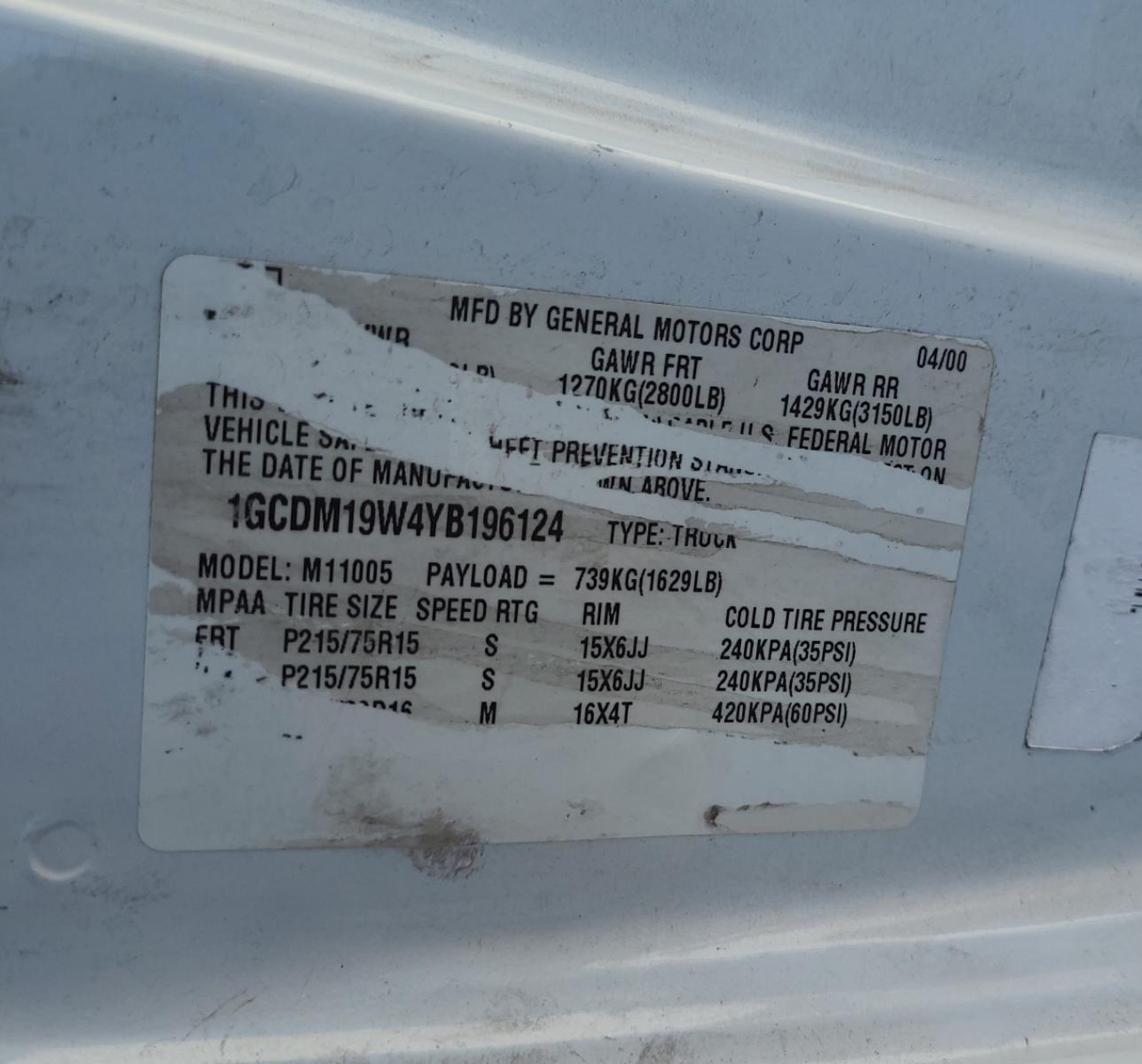 2000 Chevrolet Astro   vin: 1GCDM19W4YB196124