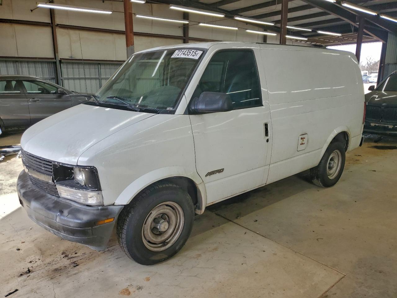 2000 Chevrolet Astro White vin: 1GCDM19W4YB196253